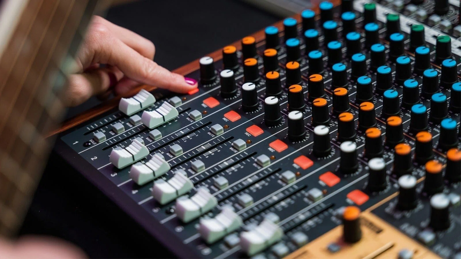 配信初心者にもオススメ！音声ミキサー「TASCAM model 12」は配信も