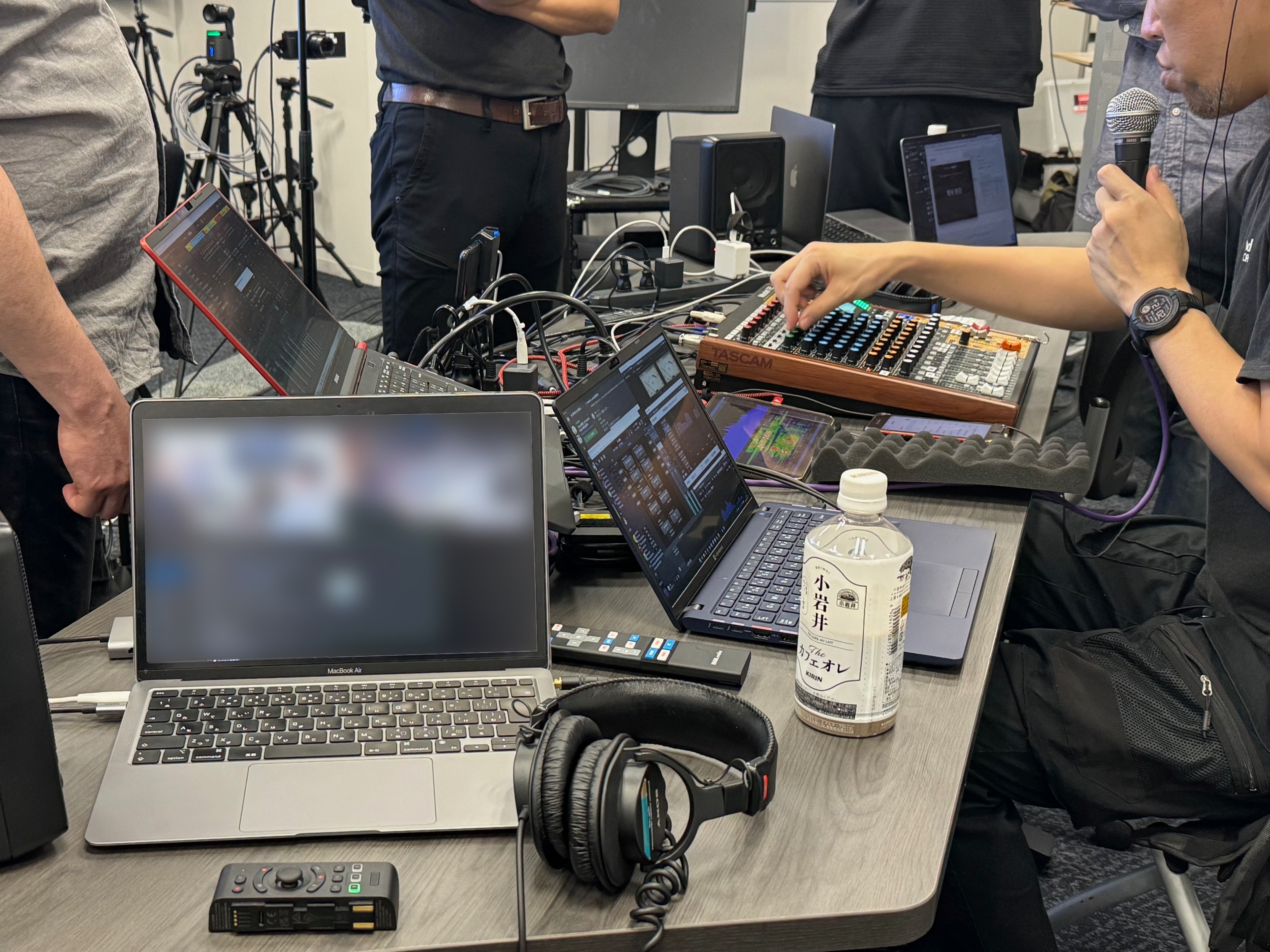 配信初心者にもオススメ!音声ミキサー「TASCAM model 12」は 配信初心者にもオススメ!音声ミキサー「TASCAM model 12」は