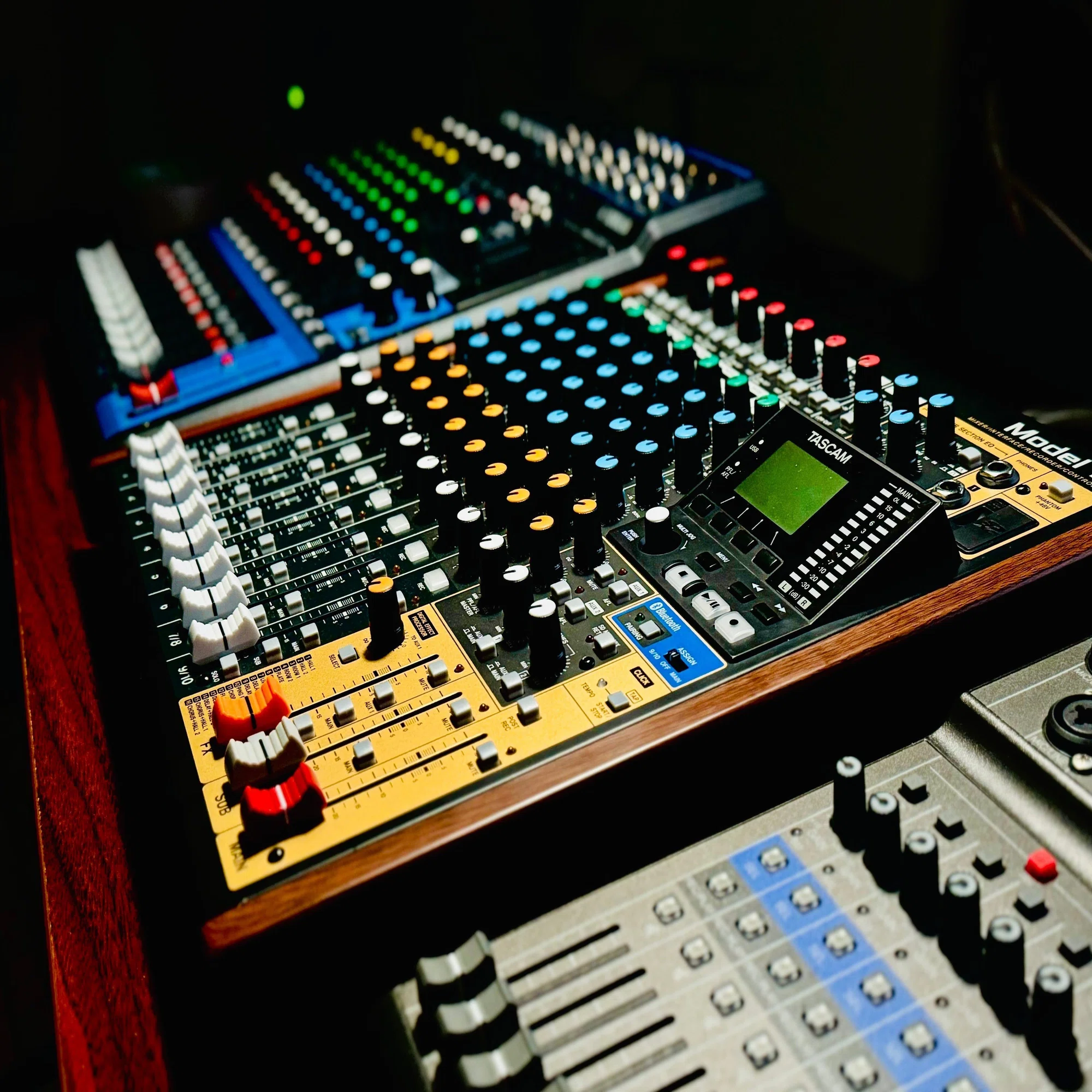 配信初心者にもオススメ！音声ミキサー「TASCAM model 12」は配信も 