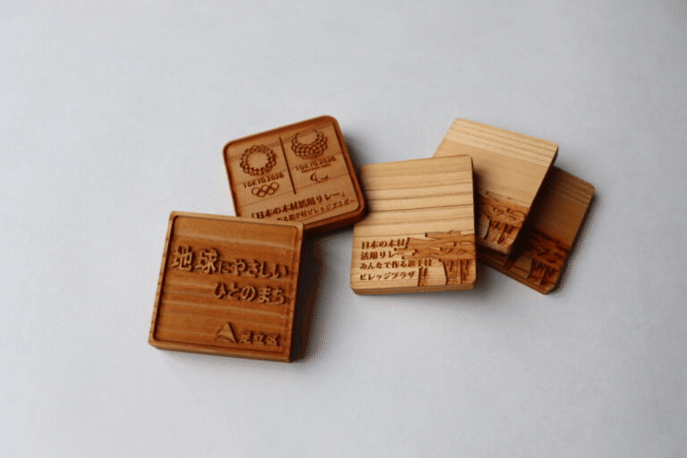 レーザー彫刻機】木工製品やアクリル板加工の可能性について。｜株式