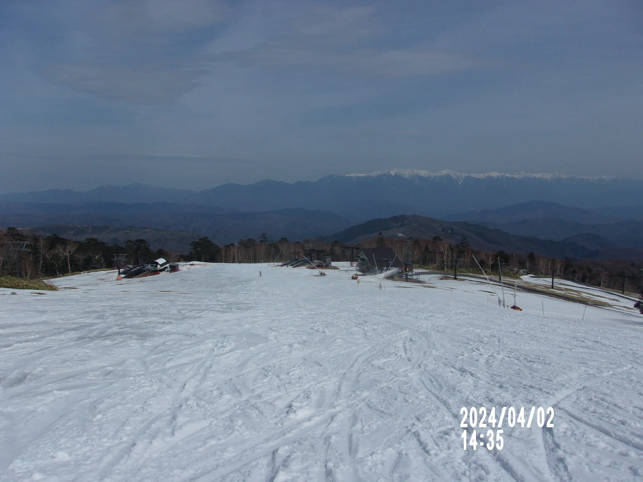 4月の御嶽スキー場 三笠山の御嶽展望所から春の雪たっぷりの