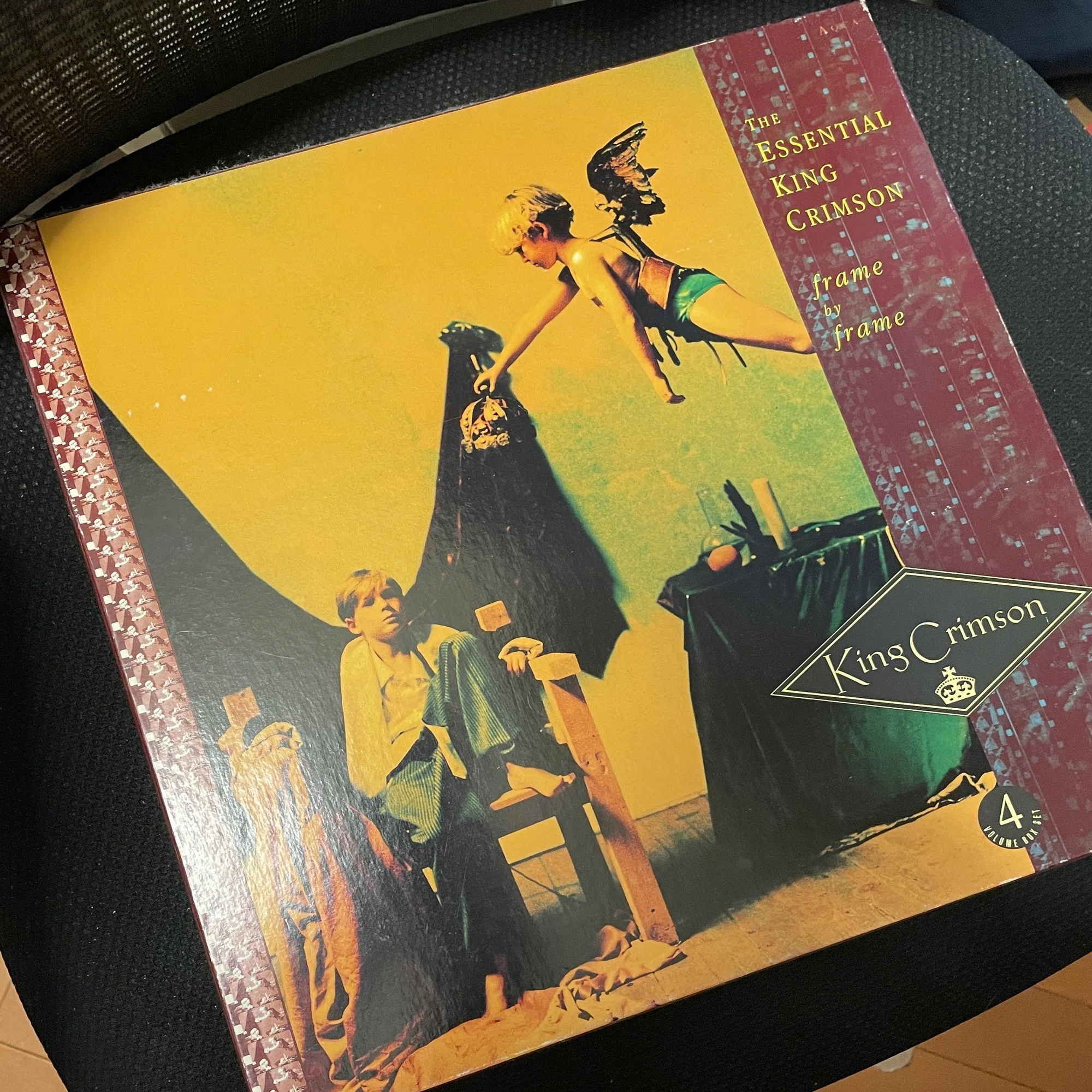 紅伝説ジ・エッセンシャル・キング・クリムゾン～クリムゾンのCD買う 
