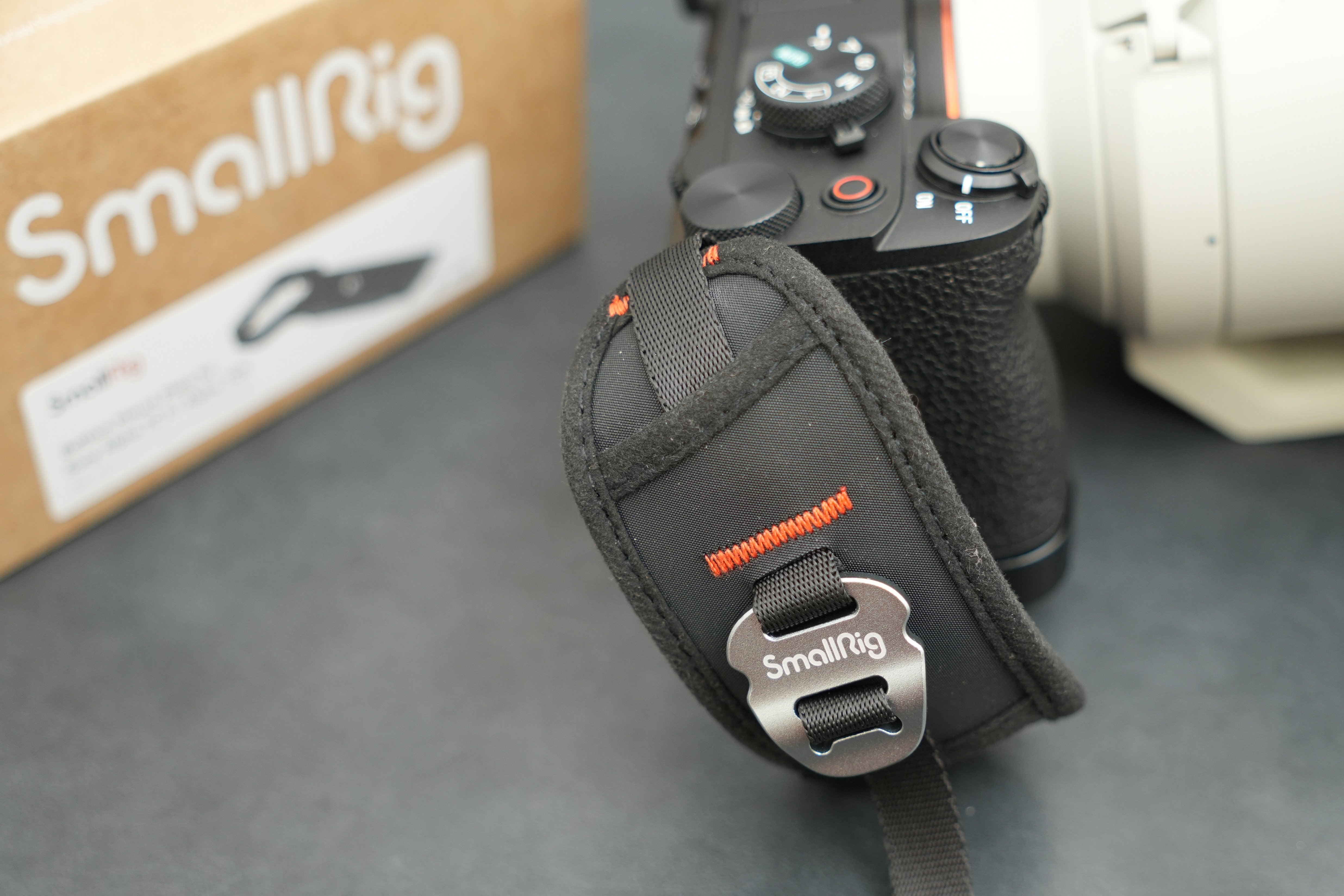 レビュー】SONY α7CIIにグリップとプレートを装着｜物欲名古屋人