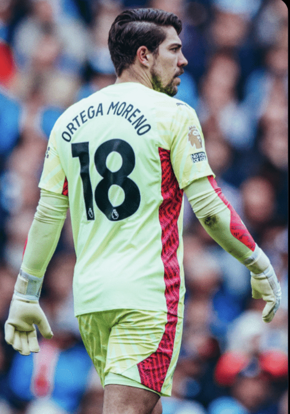 アーセナル・マンチェスター・シティ セット アーセナルの戦術的ファールに不満…マン・Cのアカンジ「審判の