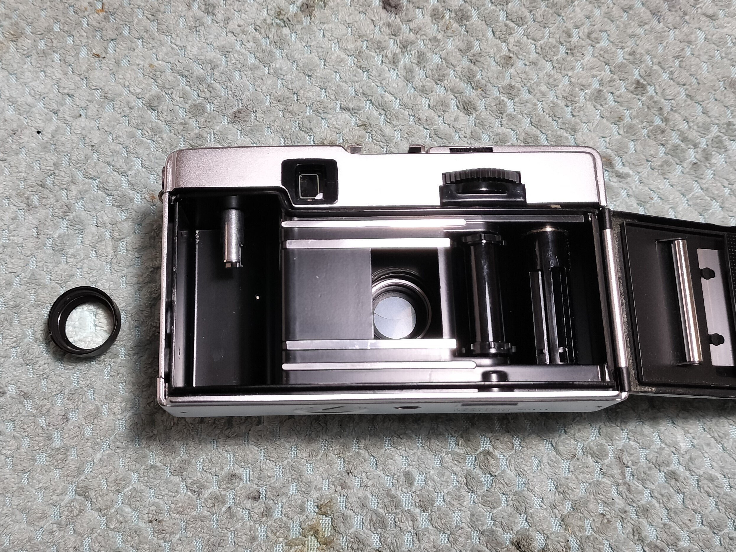 Olympus Pen EEDの分解｜フィルムカメラ修理のアクアカメラ