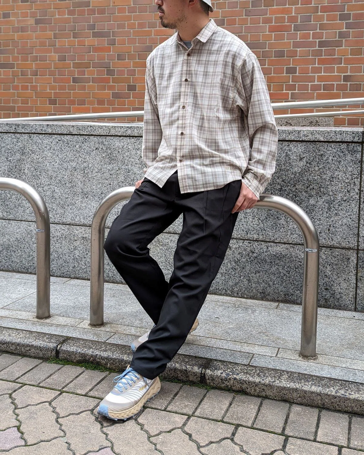 これがNew登山スタイル。Relax Tapered PantsとHybrid Merino Shirt 