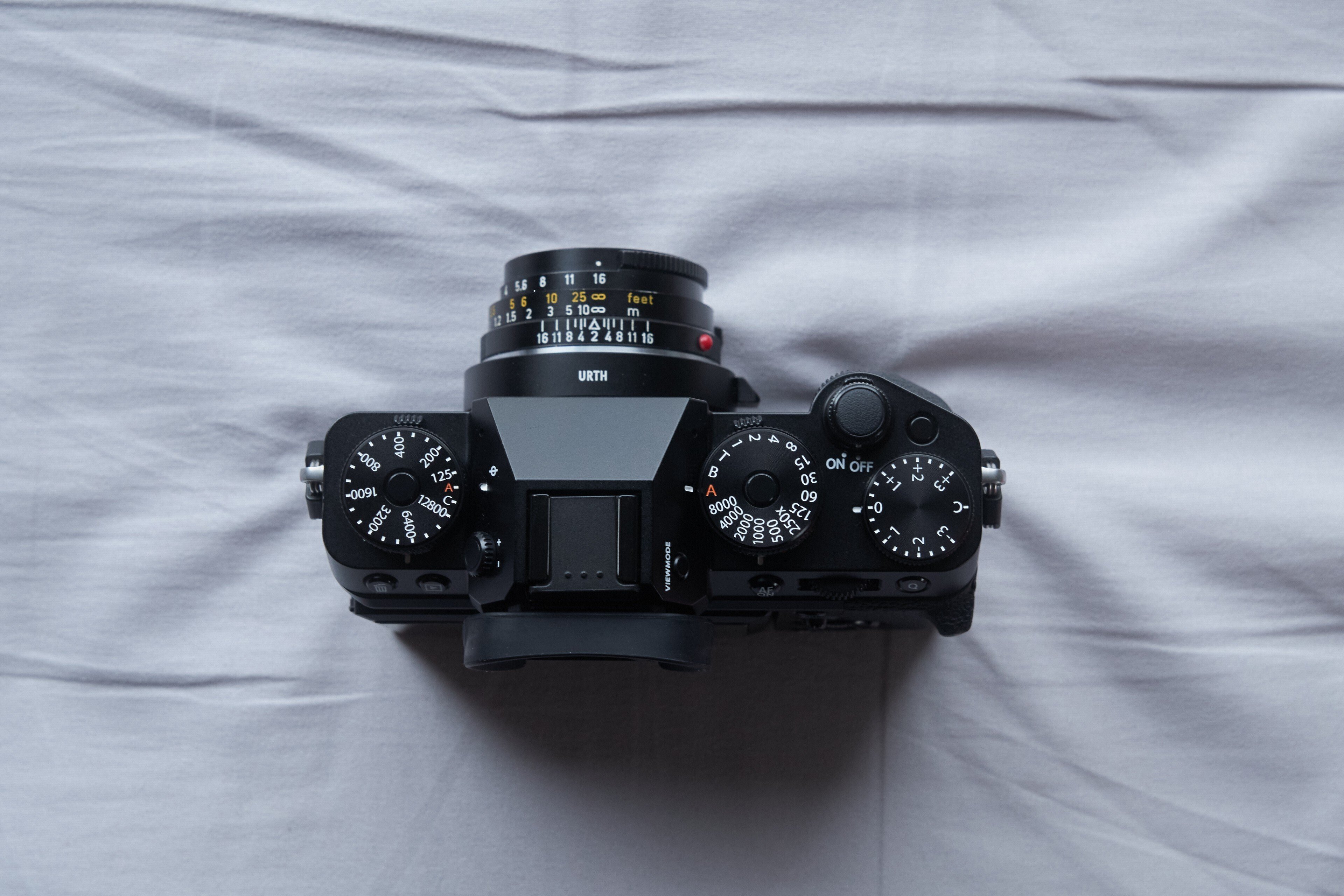 こう見えて、FUJIFILM X-T5はかなりコンパクトなスナップ