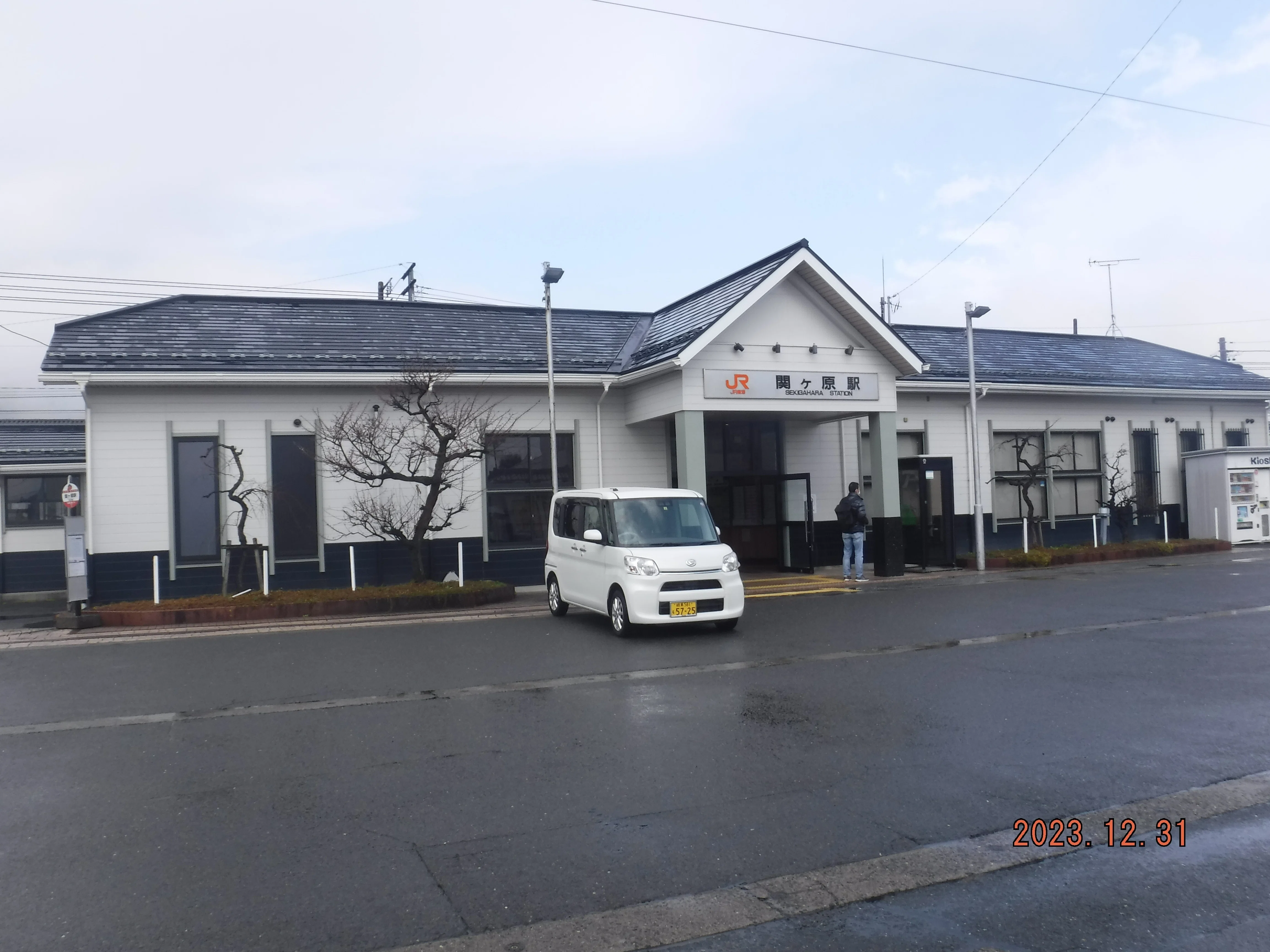 JR関ヶ原駅と関ヶ原駅前観光交流館｜toyotaboxy
