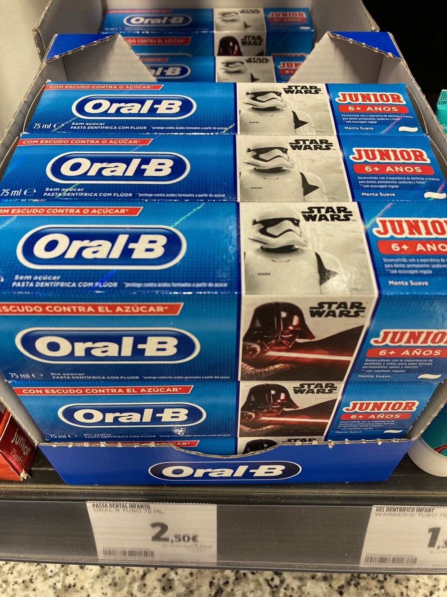 AQUA  STARWARS ミネラルウォーター ガリシアの泉から汲み上げたミネラルウォーター CABREIROÁ STAR