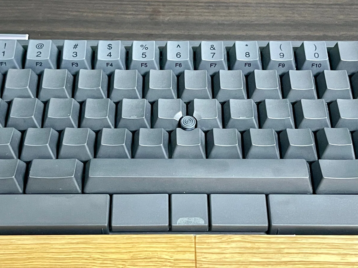 HHKB Studio に無刻印キートップとキューシンマットを装備させた 