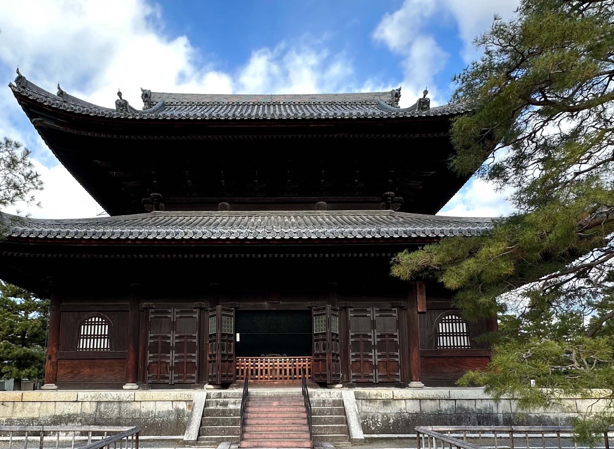 京都の古い建物の瓦 京都の古い建物の瓦