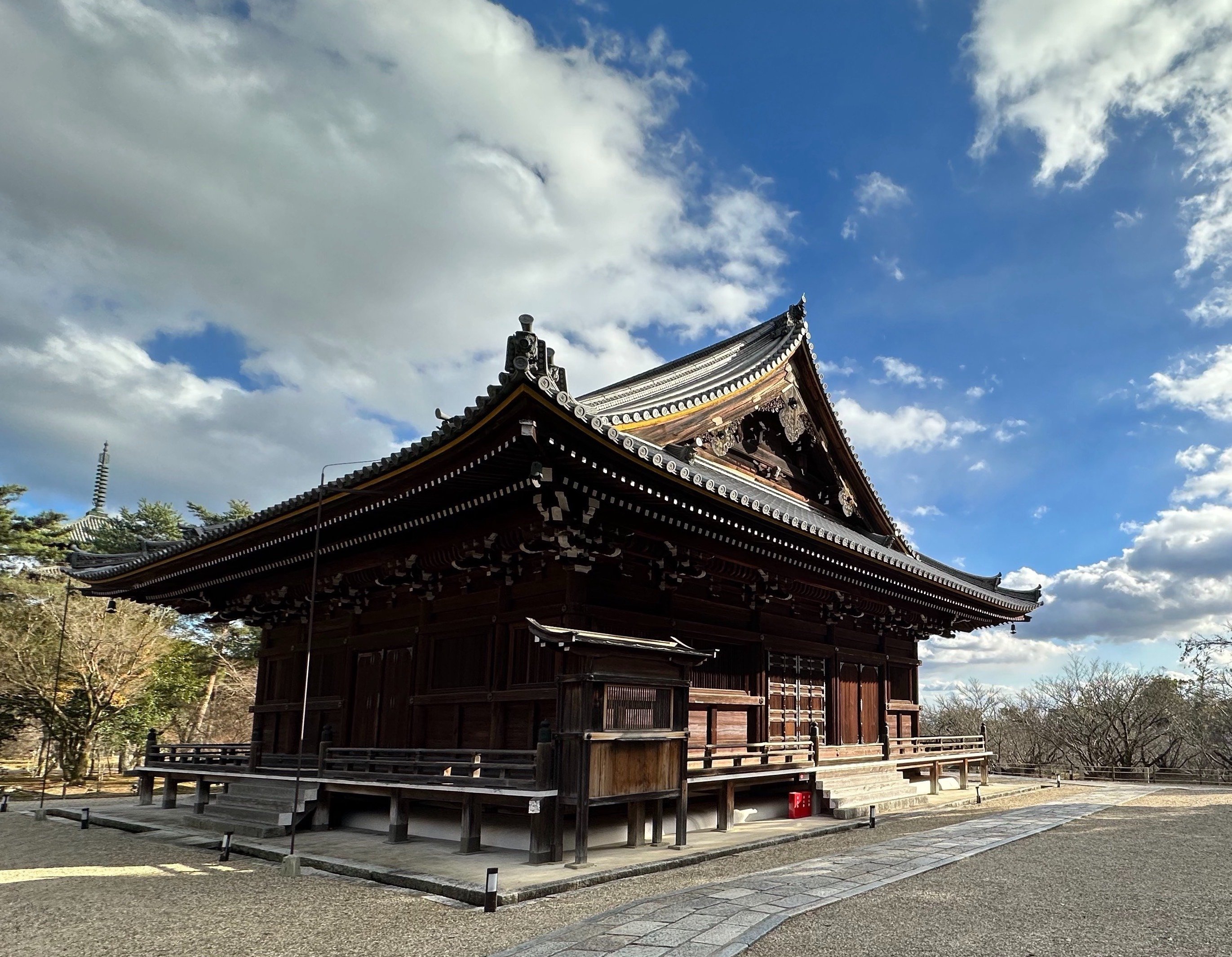 京都の古い建物の瓦 日本建築に散りばめられた瓦をたどる｜sanchi