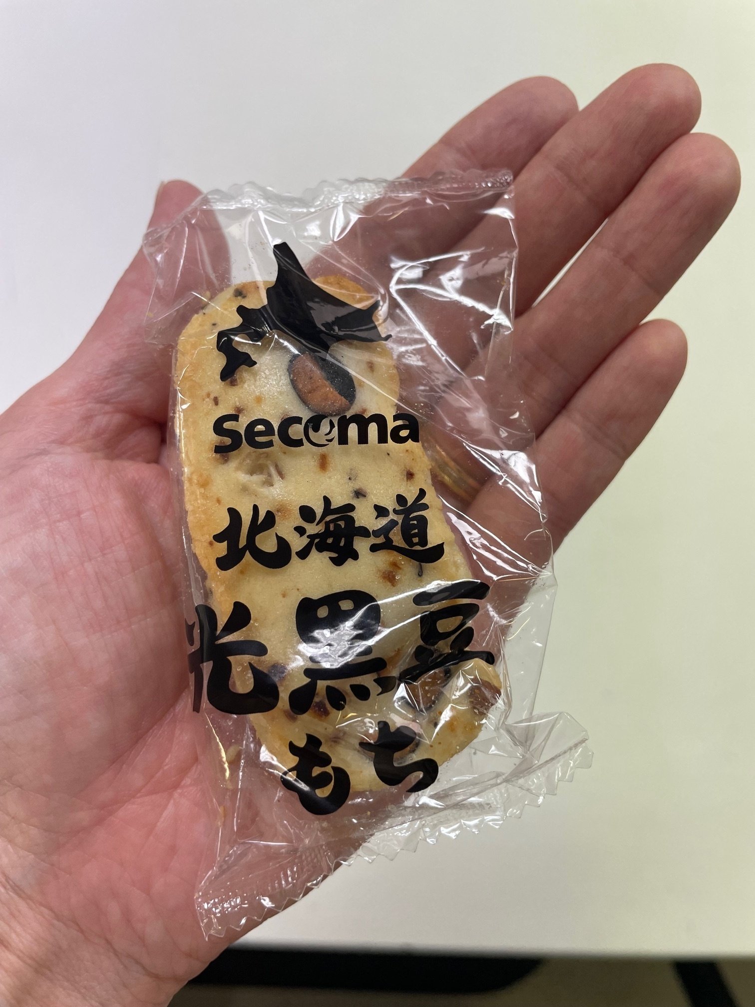 ブラック もち様 栗山米菓 栗山光黒豆もち 65g (×12)|mvm-001-4901336222790-12 商品