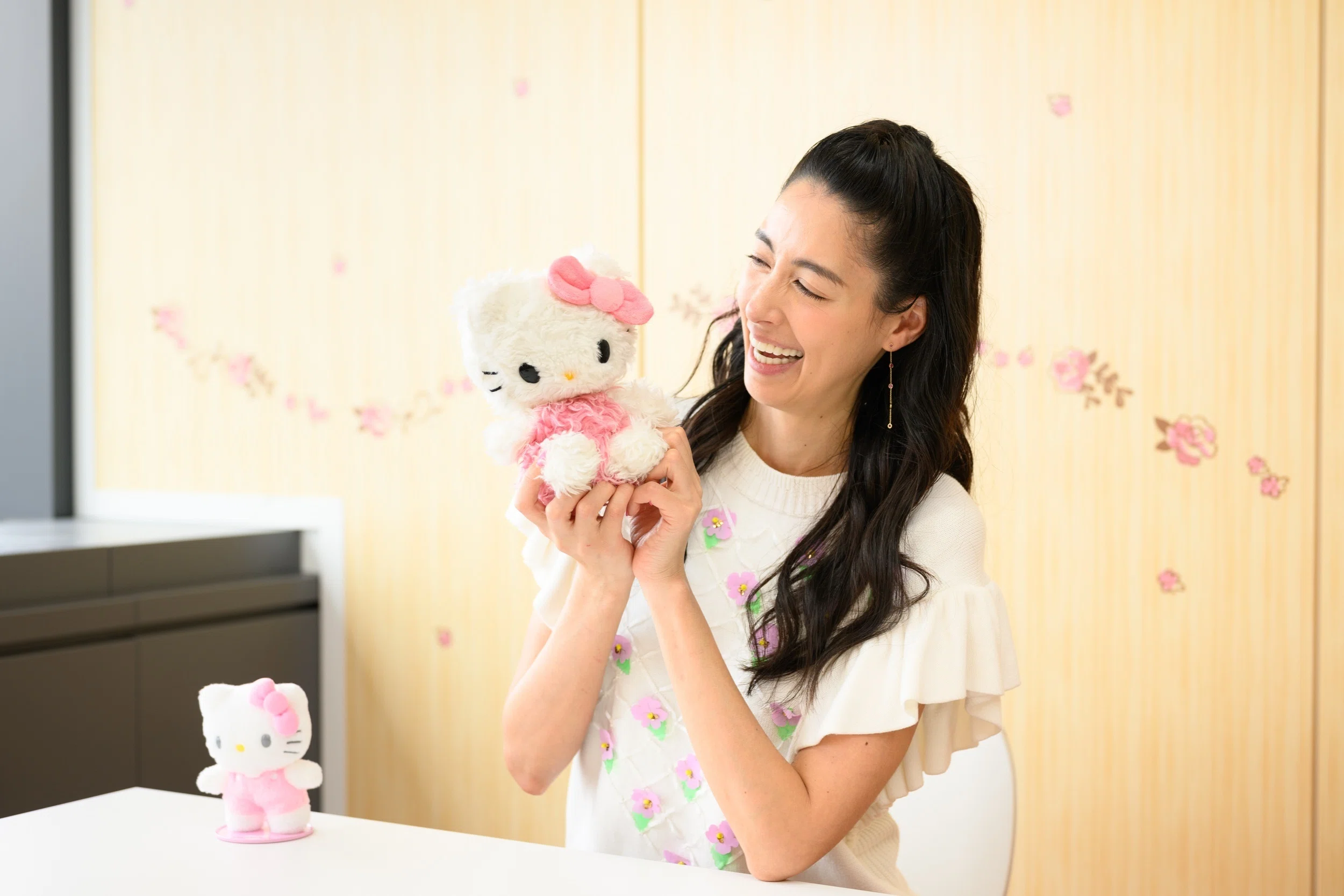 サンリオ時間 森泉さん】世代を超えて心ときめくハローキティとの時間