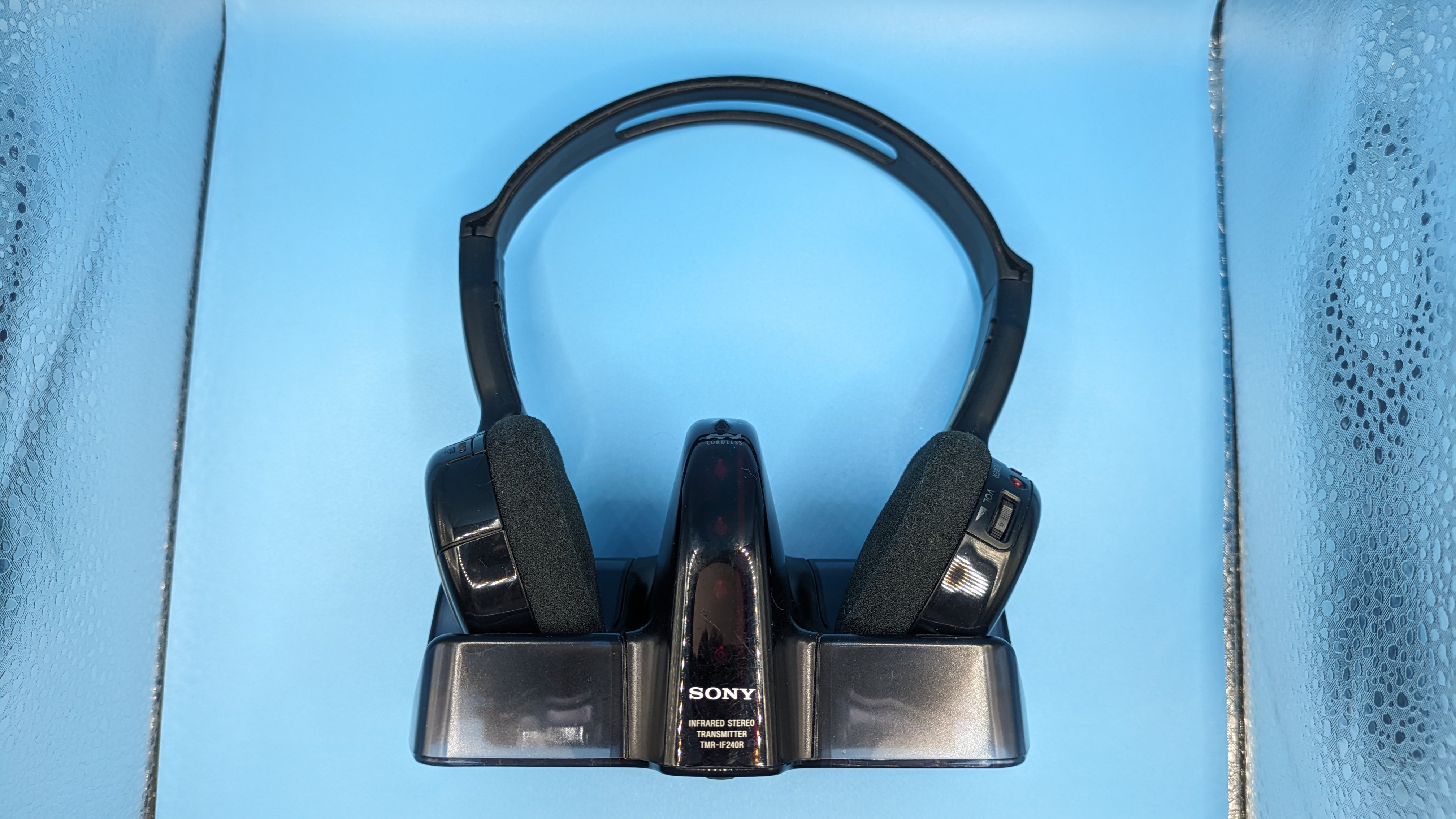 20年前の古きヘッドホン「SONY MDR-IF240RK」と考える 20年前の古きヘッドホン「SONY MDR-IF240RK」と考える