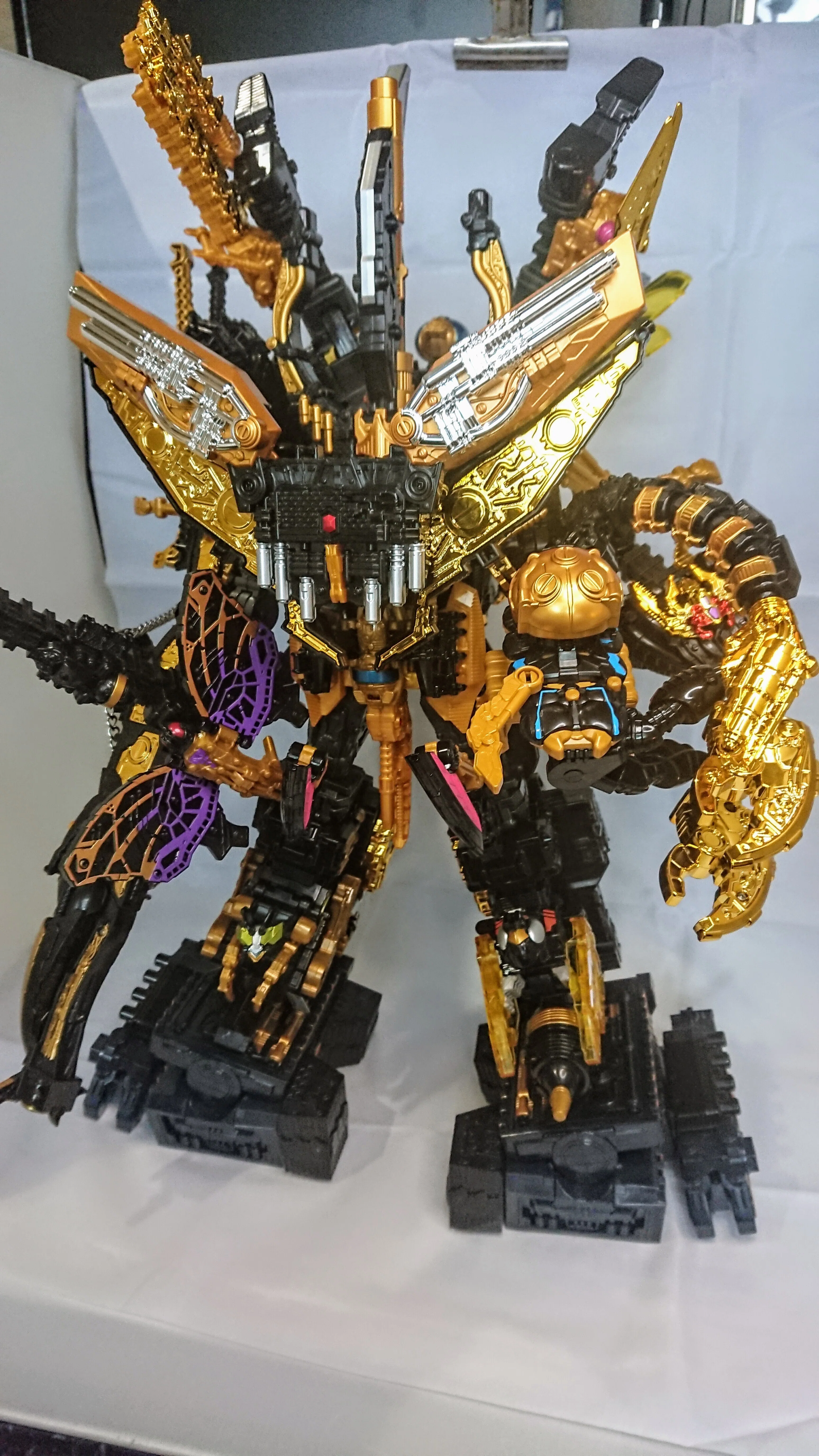 ロボットフィギュア ゴールド装飾　オーレーンジャー合体ロボ 王様戦隊キングオージャー』におけるロボへの想い｜肉まん