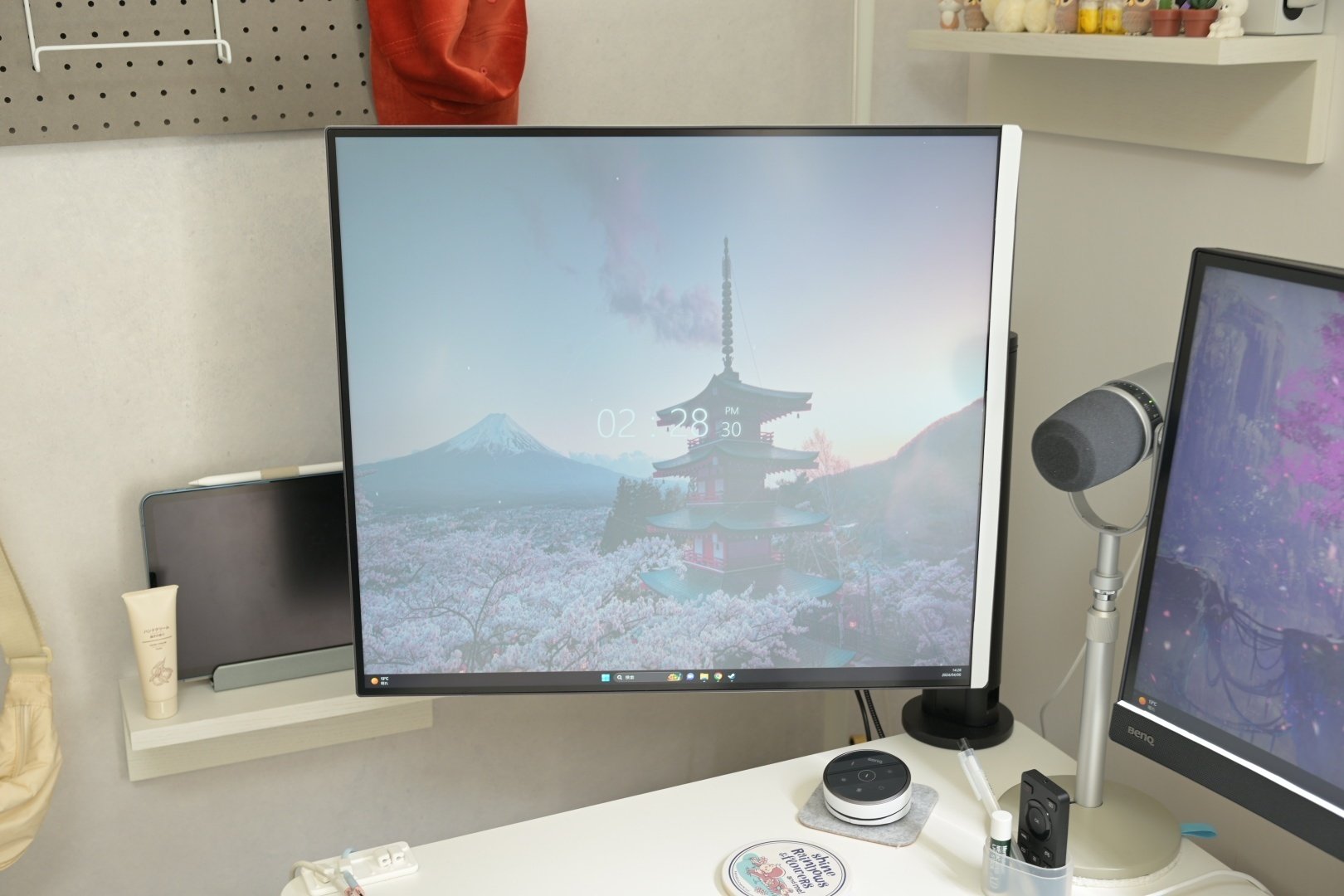 デスクツアー2024】白デスク｜ゲームもクリエイティブな作業もしたい