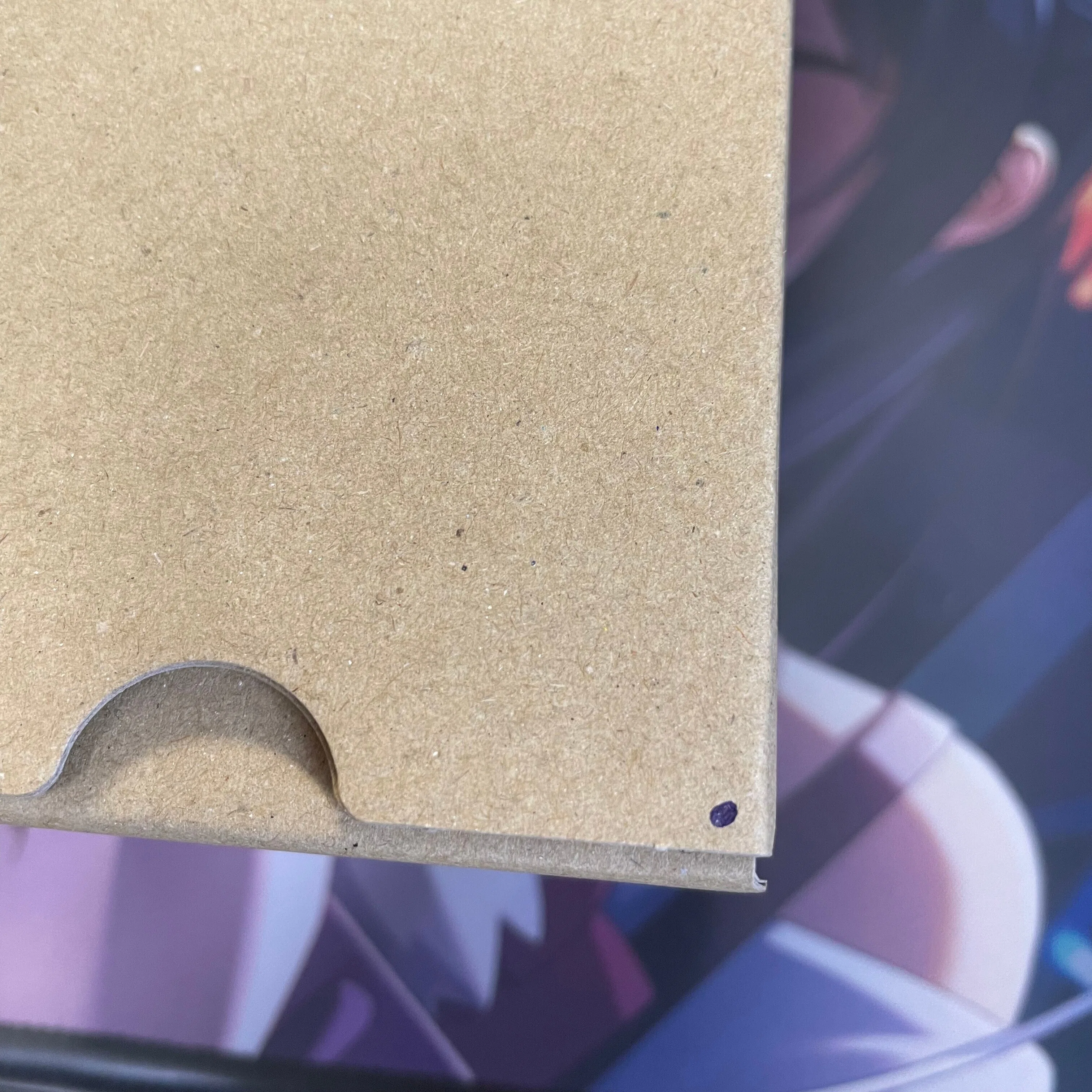 ダイソー】ポスター用ダンボールがプレイマットの梱包として相性良