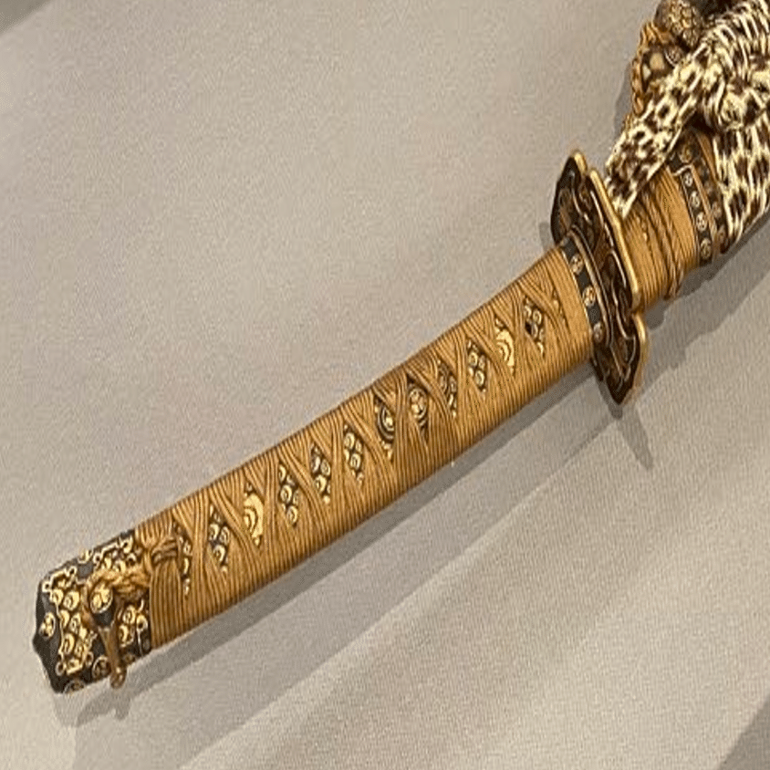 糸巻き太刀拵え 美品 金梨子地菊桐紋蒔絵鞘 糸巻太刀拵／ホームメイト