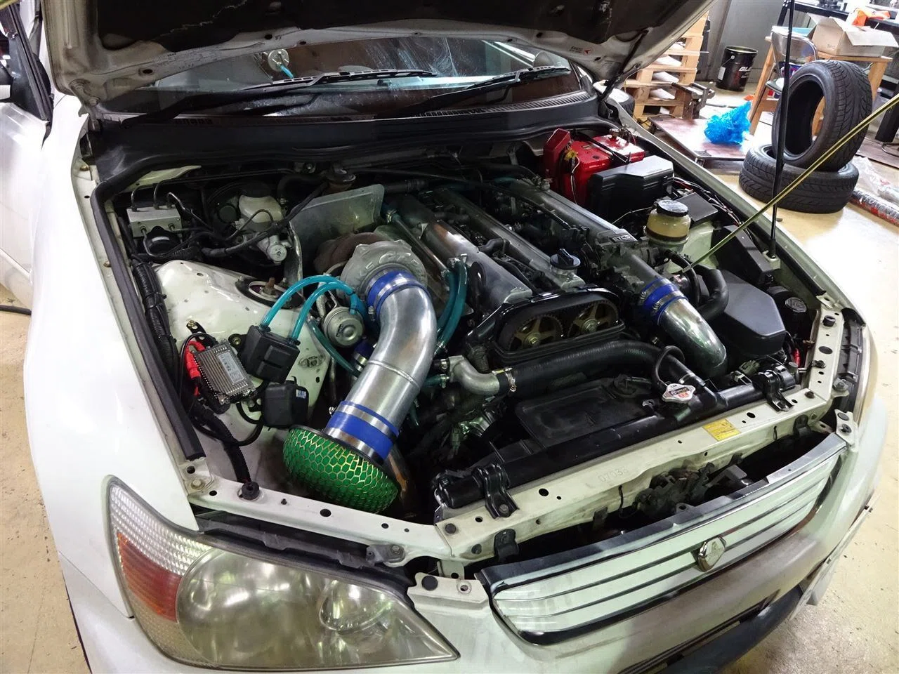 チューニングショップで売られていた2JZ-GTEエンジン換装のGXE10