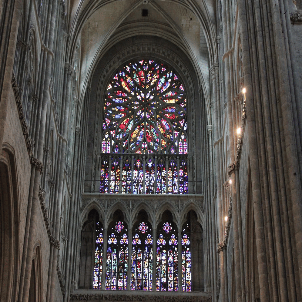 旅のスタイルブック//+Theme ヨーロッパのステンドグラスが美しい教会