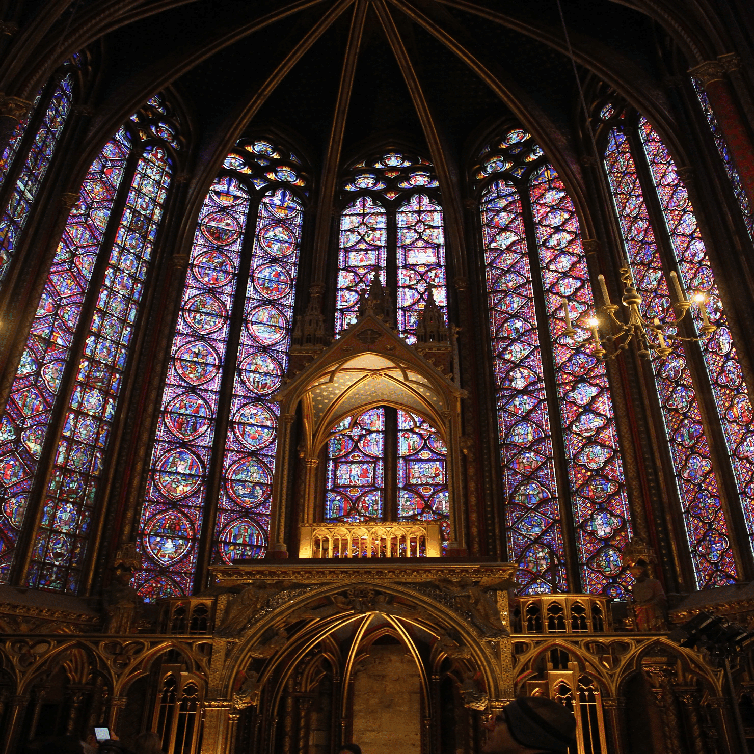 旅のスタイルブック//+Theme ヨーロッパのステンドグラスが美しい教会