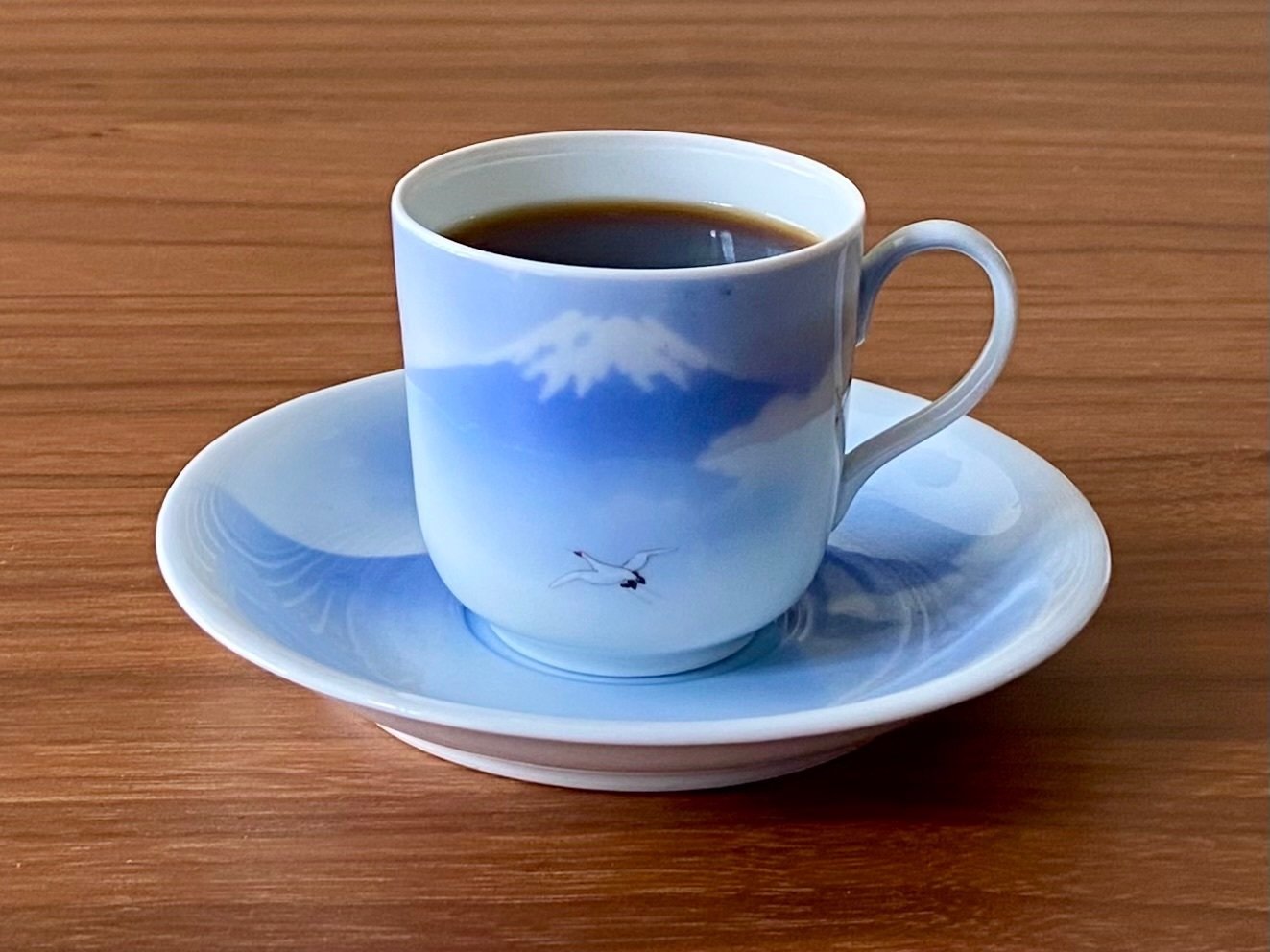 明治期 横浜焼 色絵『富士山水風景文』コーヒーカップ＆ソーサ