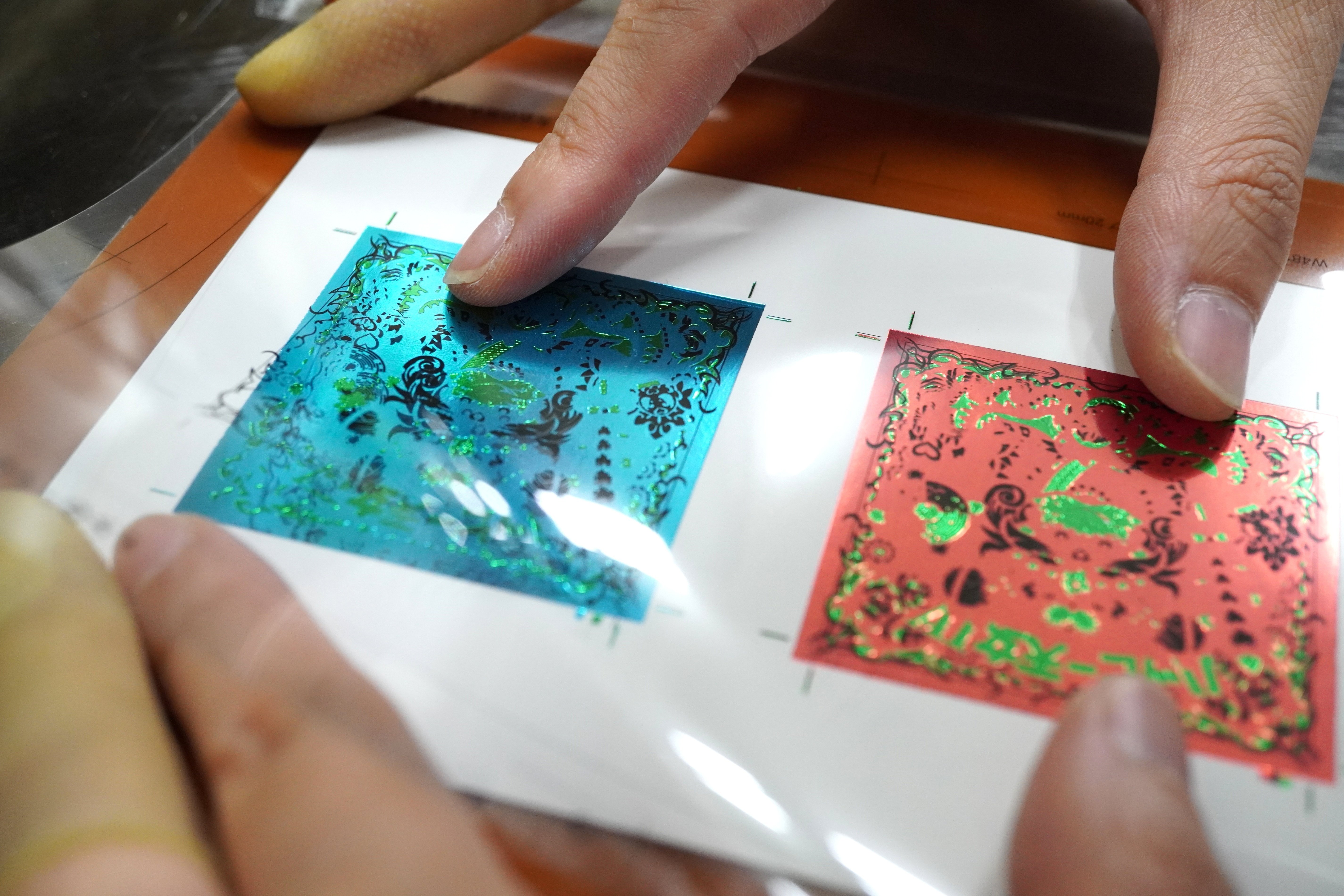 前人未到！？ 驚異！ 48×48mm 箔押しシール4352パターン 」｜コスモテック