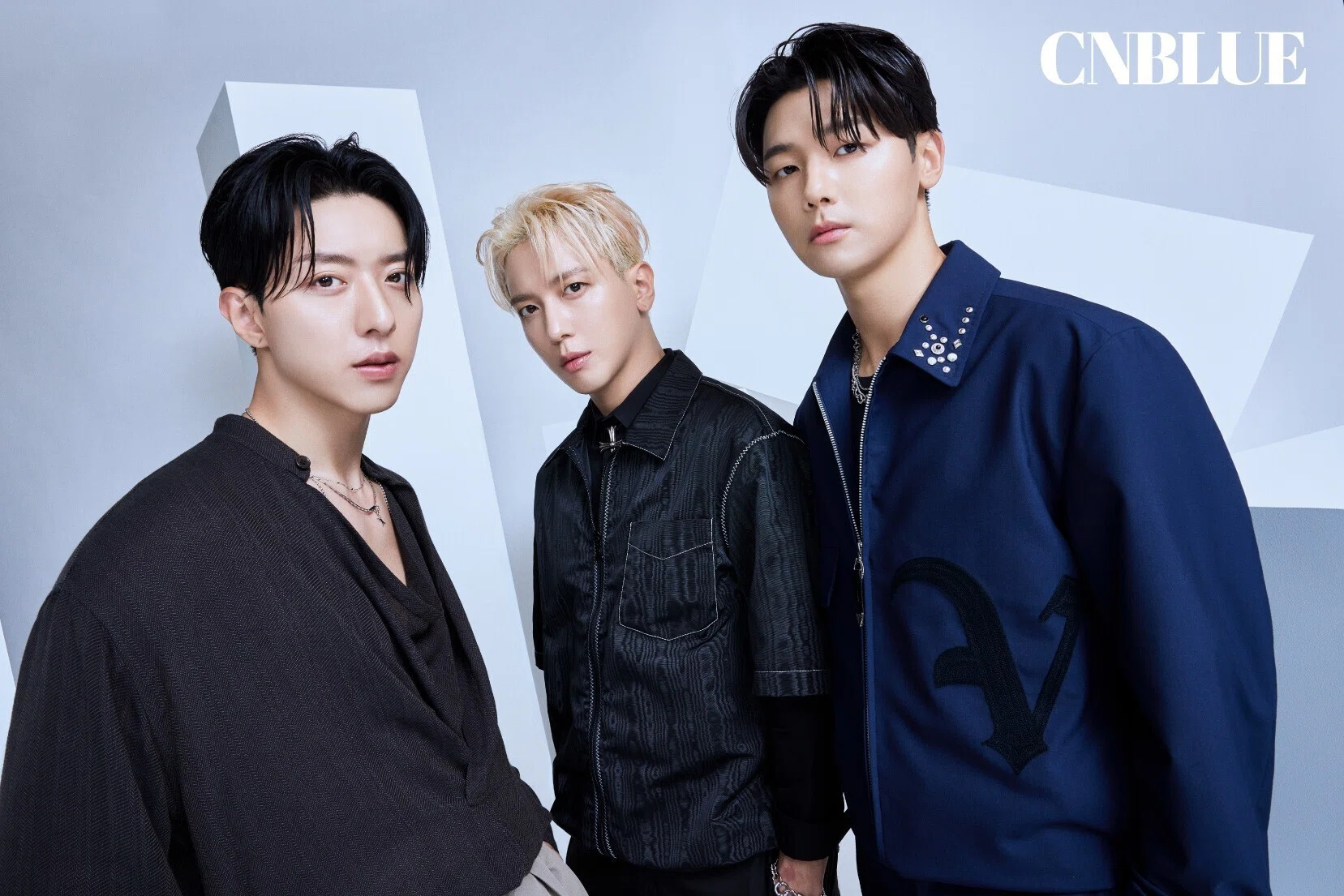 CNBLUE 写真　トレカ　シール　 まとめ大量セット　韓国　ロックバンド 韓国ロックバンドCNBLUE、日本を代表するロックバンドUVERworldとの対