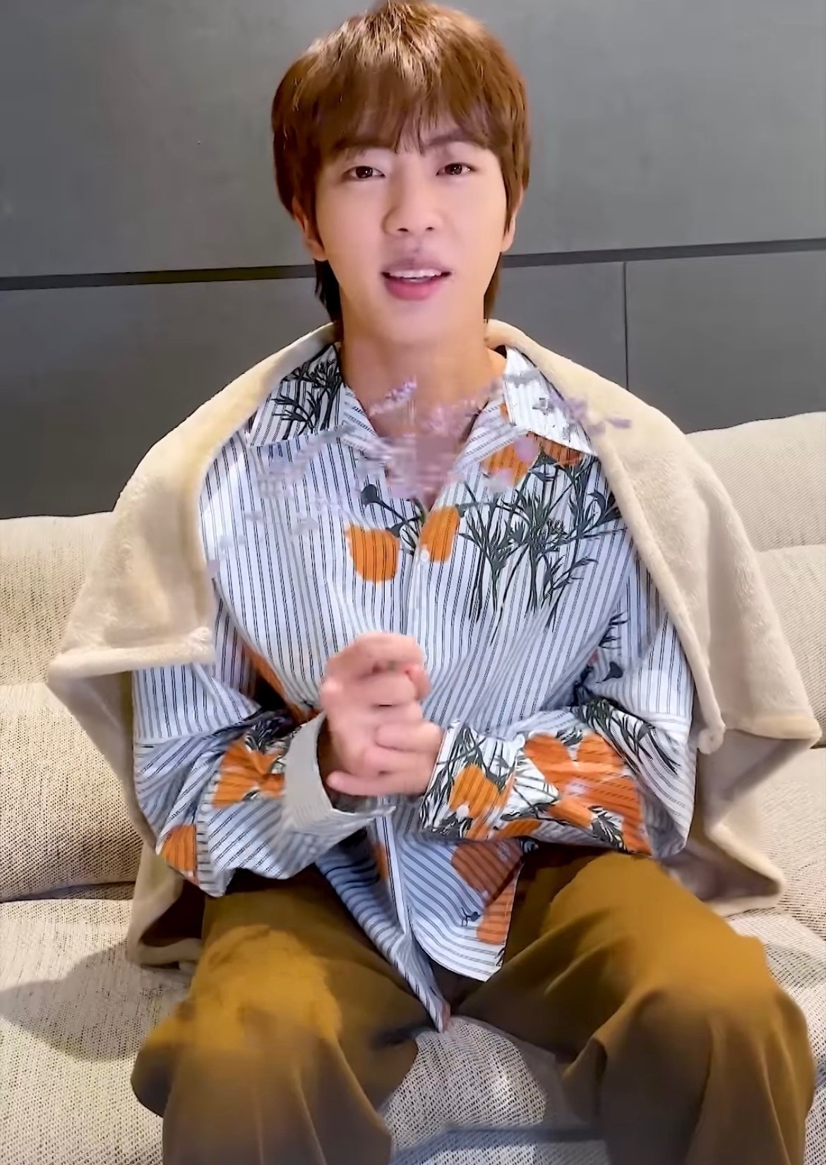 BTS JIN : 2024年4月のキムソクジンさん｜mi