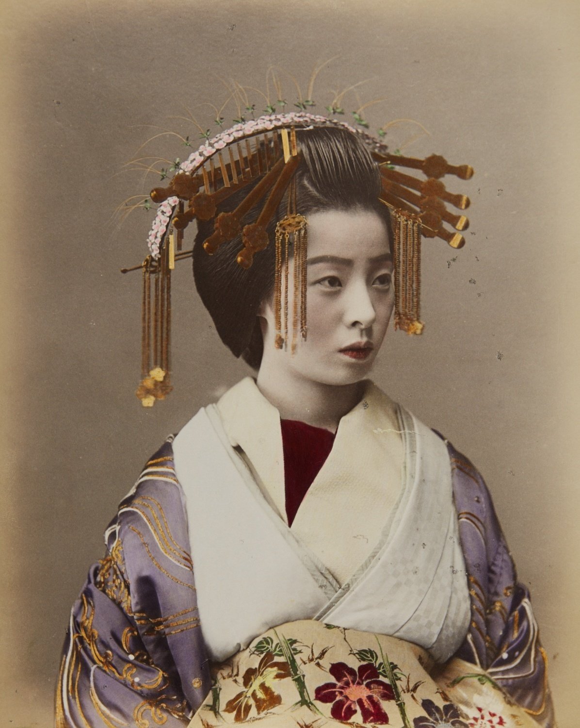 古代ガラスと手彩色写真、レアな企画展｜白鳥 正夫