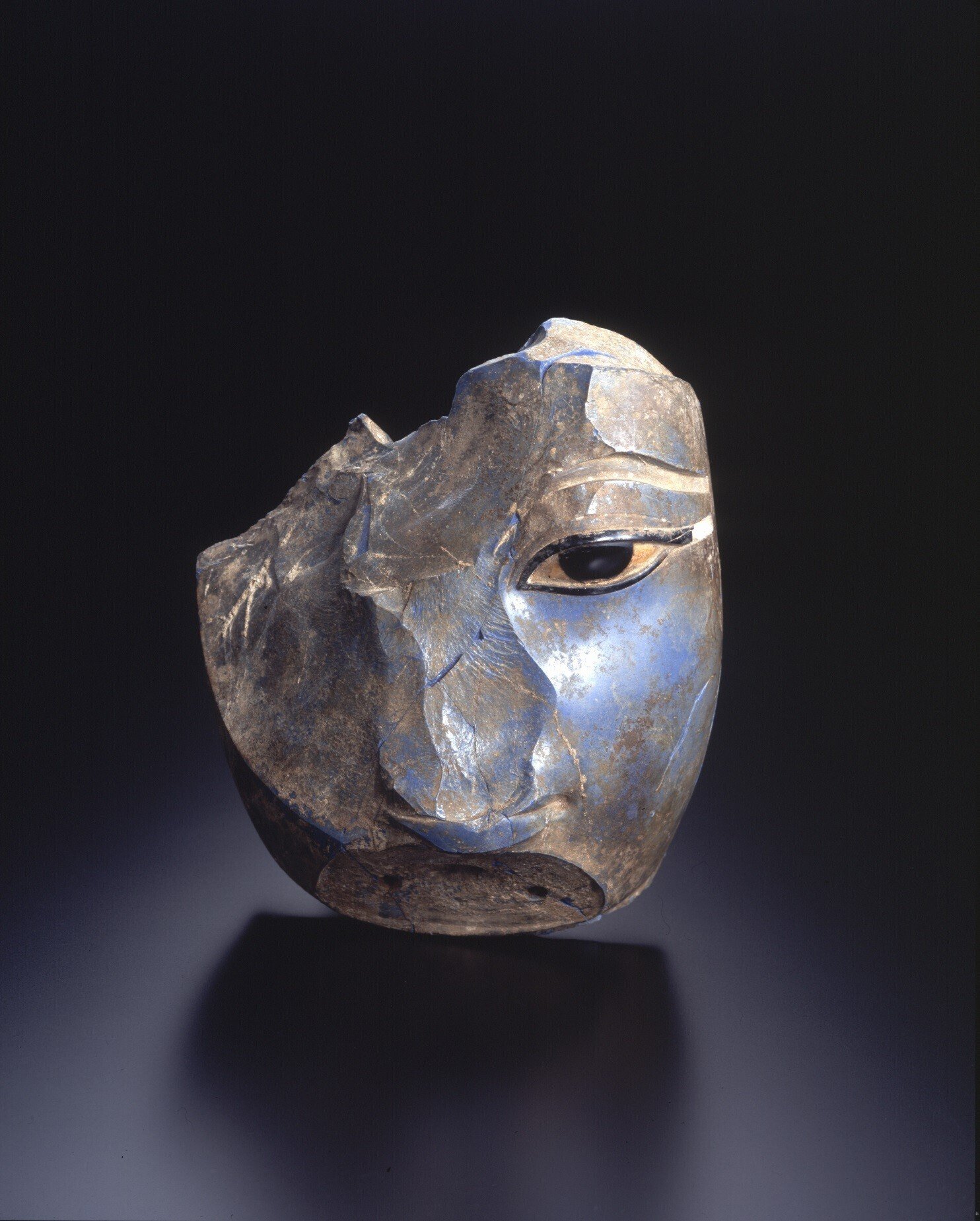 古代ガラスと手彩色写真、レアな企画展｜白鳥 正夫