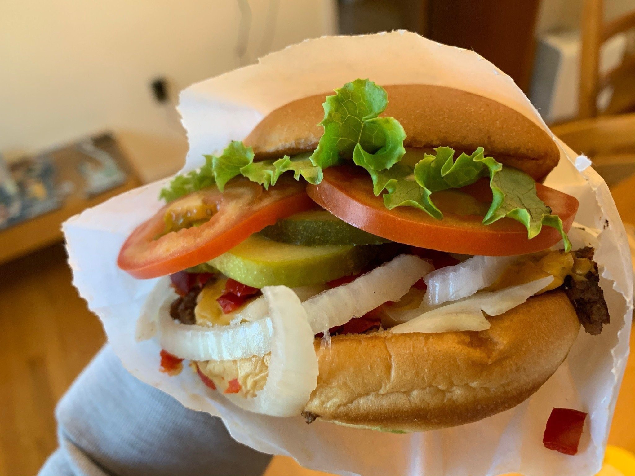 アメリカン・バーガー 梅雨気分も吹っ飛びそう！ 進化し続けるアメリカンビストロの