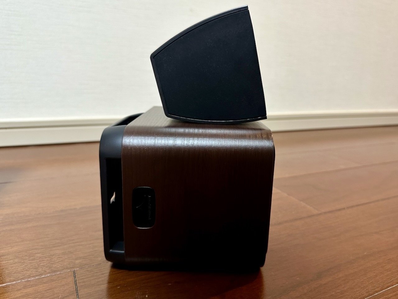 フロントとサラウンドスピーカーにPOLK AUDIO ES10を導入 フロントとサラウンドスピーカーにPOLK AUDIO ES10を導入