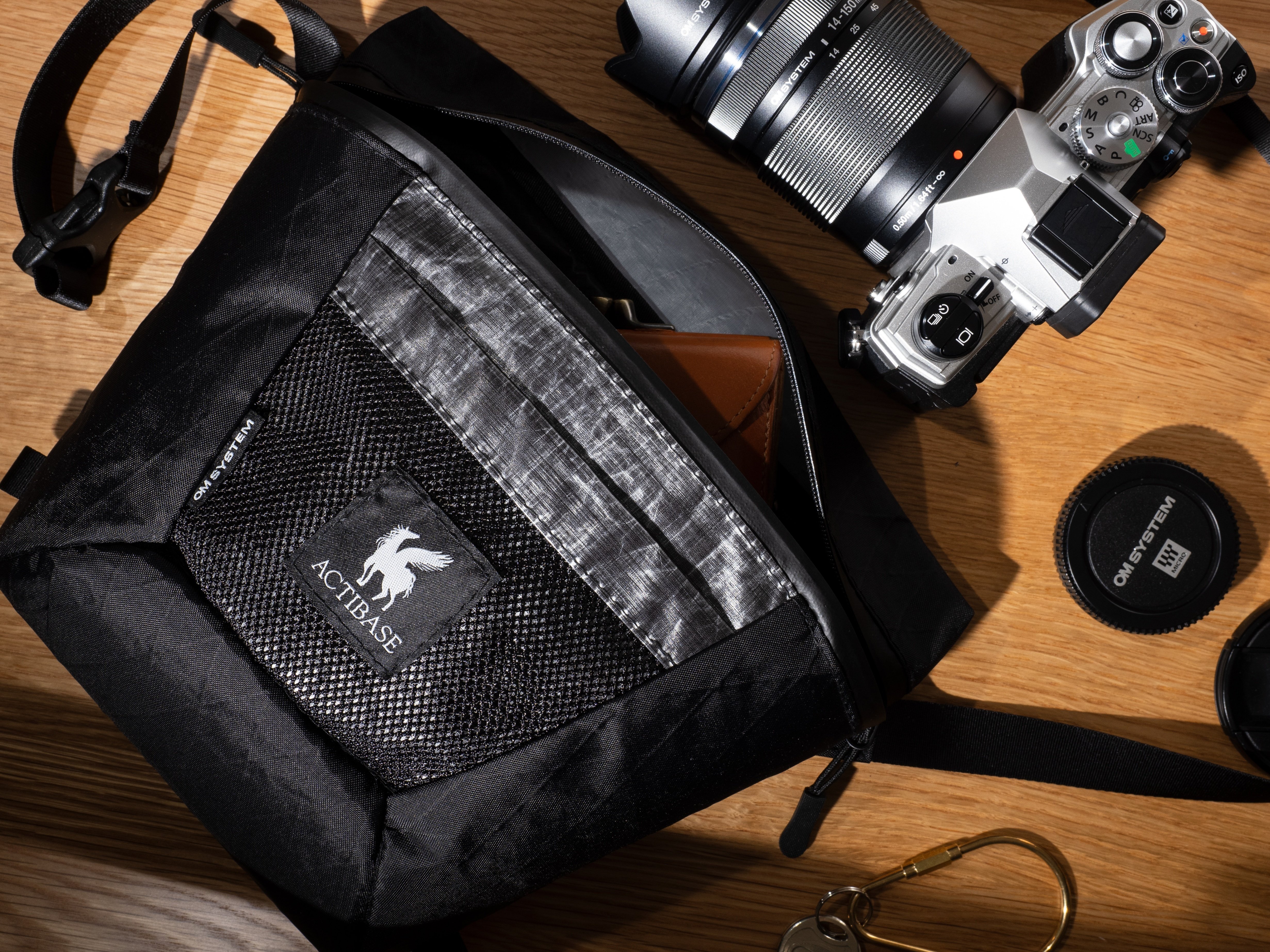 山に登る人たちが、日常でも使えるカメラポーチを作りたい。OM SYSTEM