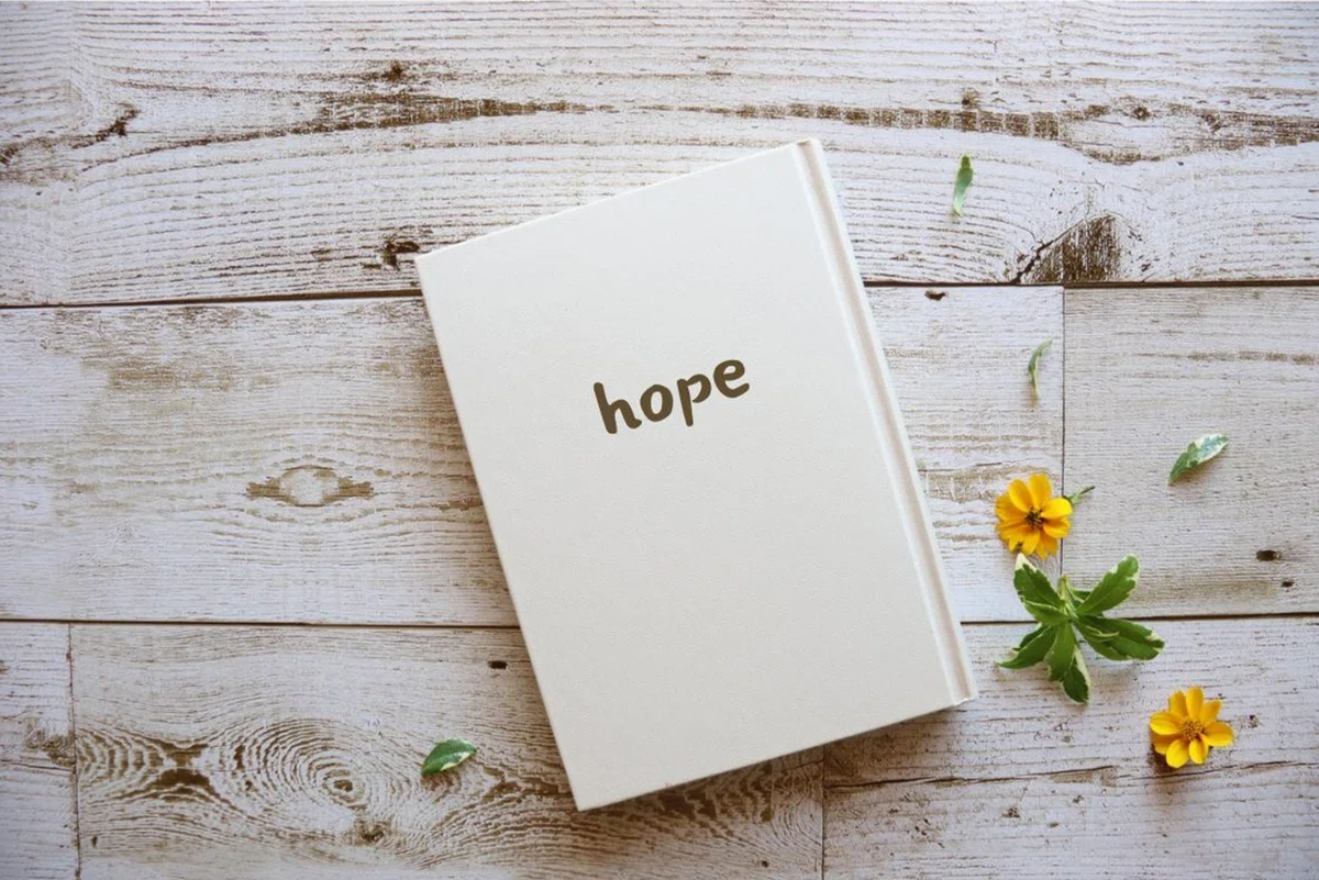 表紙にhopeと書かれたノート