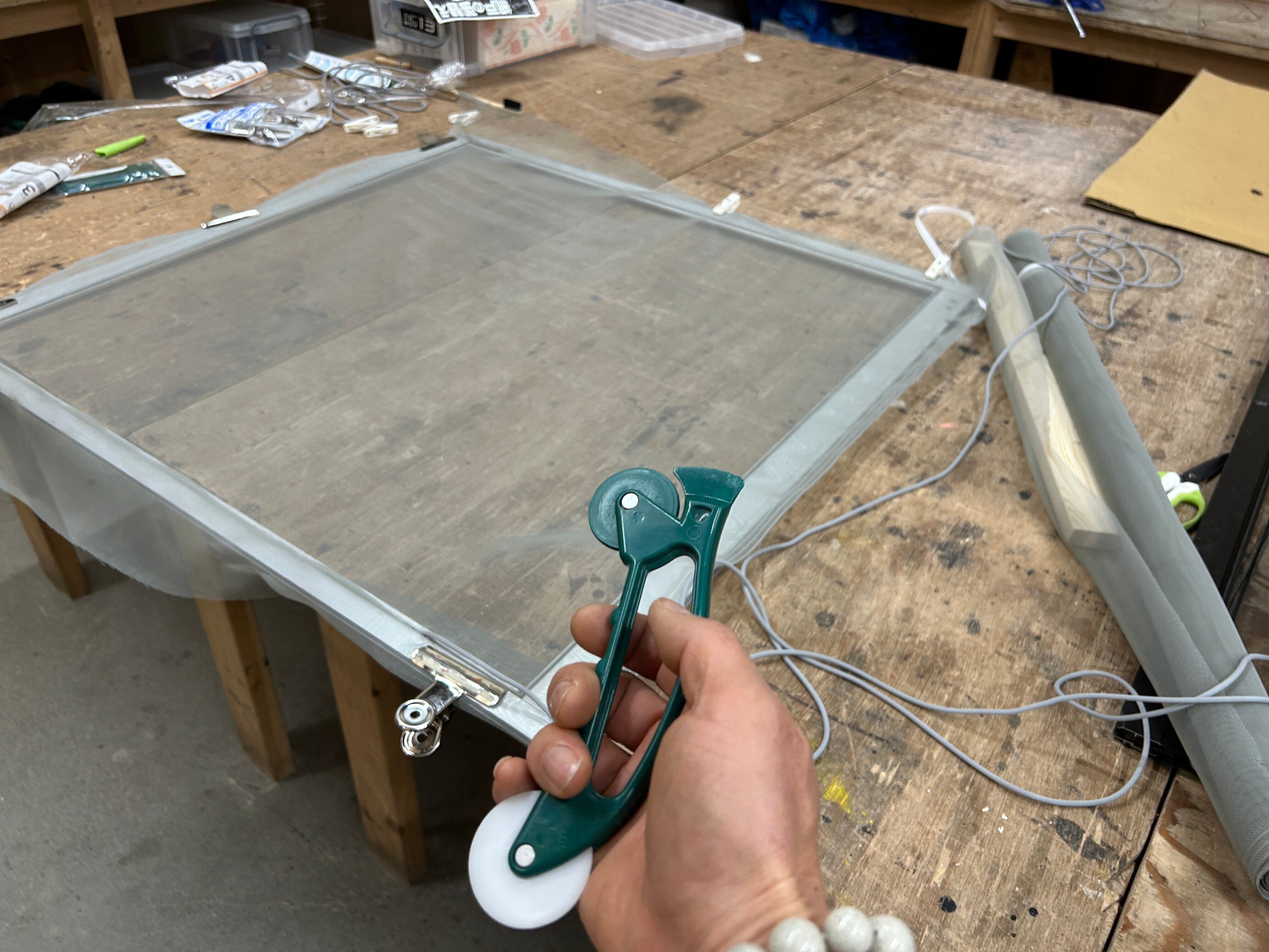 DIY って思ったより楽しい！初めてやった、網戸の張り替え