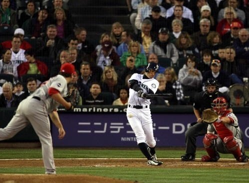 2004年にシーズンイチロー選手が最多安打達成記念の物です。