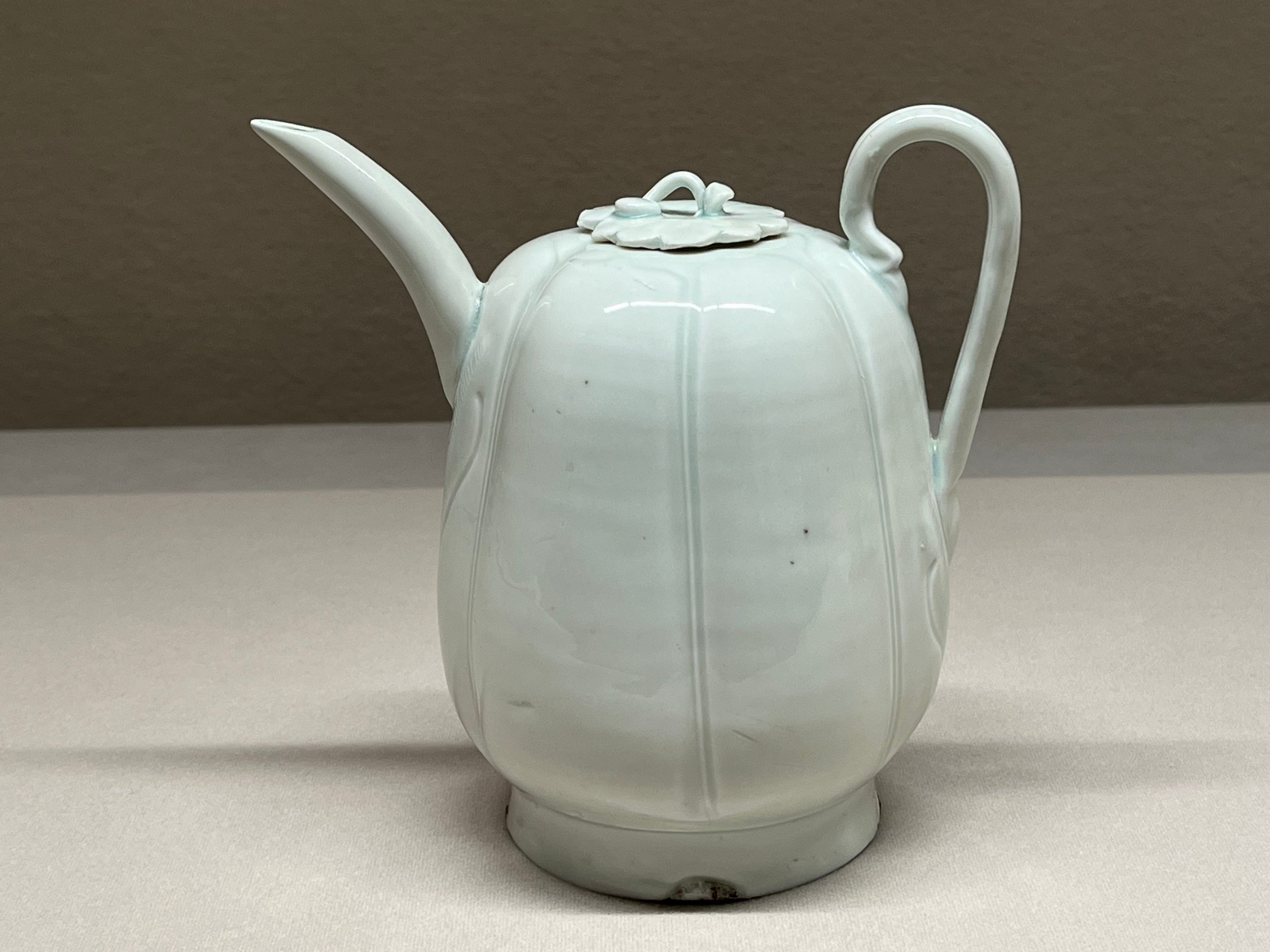 ※中国古美術/青白磁蓮花瓢箪形蓋付水柱/ 中国古美術/青白磁蓮花瓢箪形蓋付水柱/