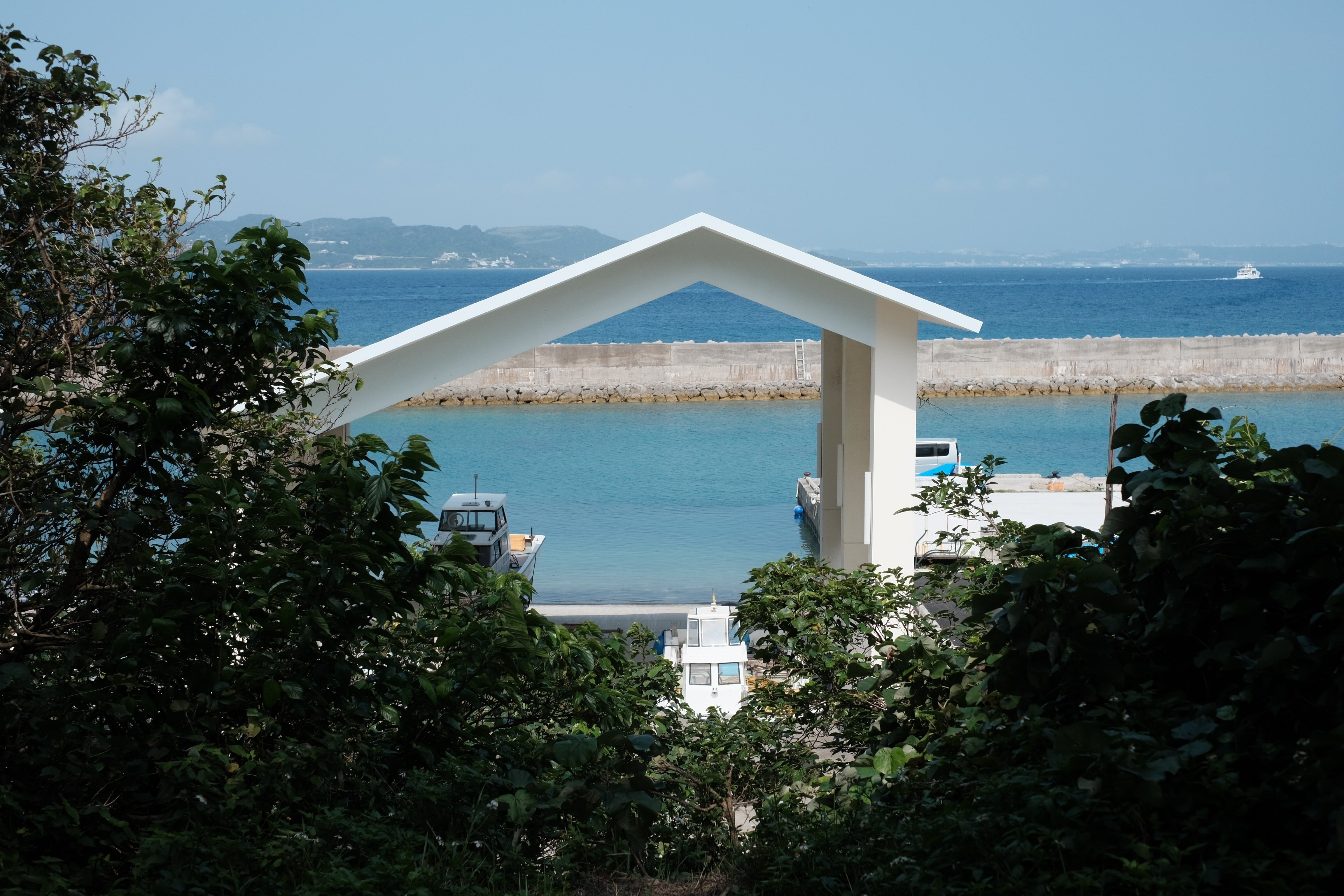 そうだ、島に行こう。沖縄一人旅2024】2日め。念願の久高島へ。②｜ema