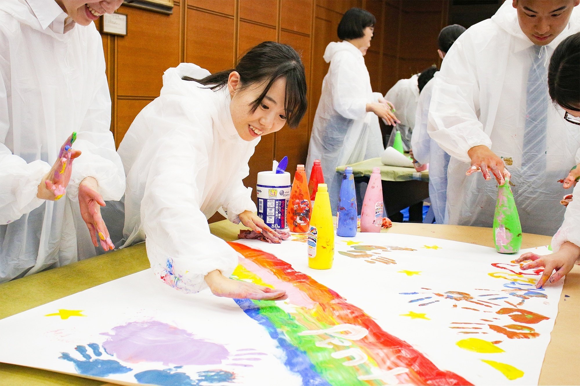 ️えのぐに触れる＆素手で描く！ぺんてるのアートな入社式｜ぺんてる