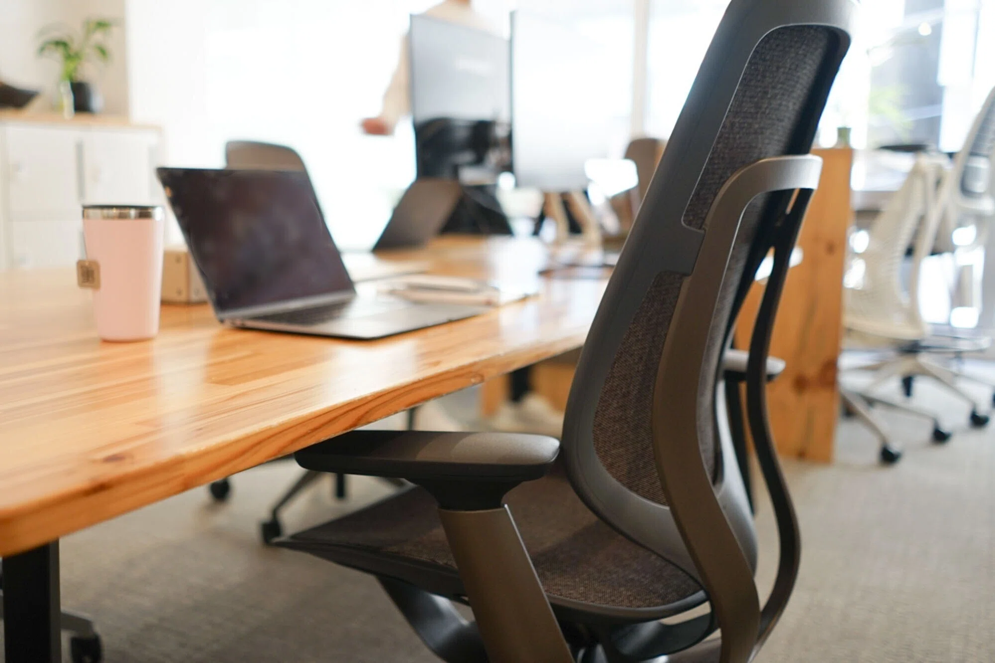 Steelcaseの最新高級チェア「Karman」を半年間使ってみて、オフィス 