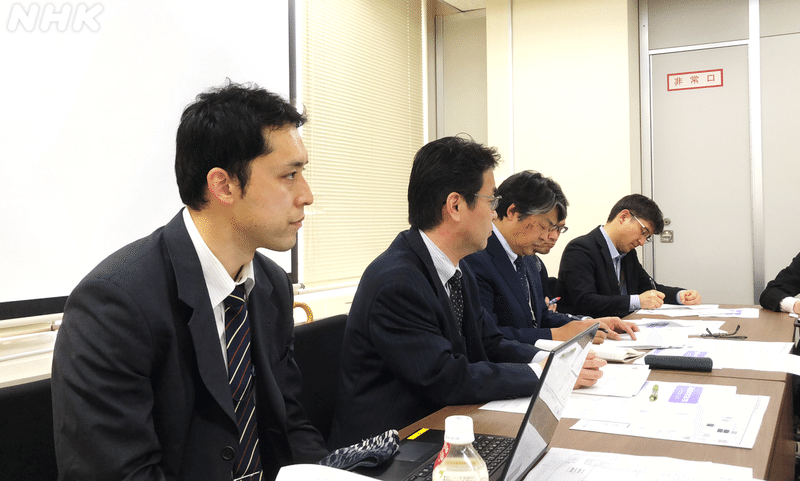 会議に参加中の田中さんと、そのほかのメンバー