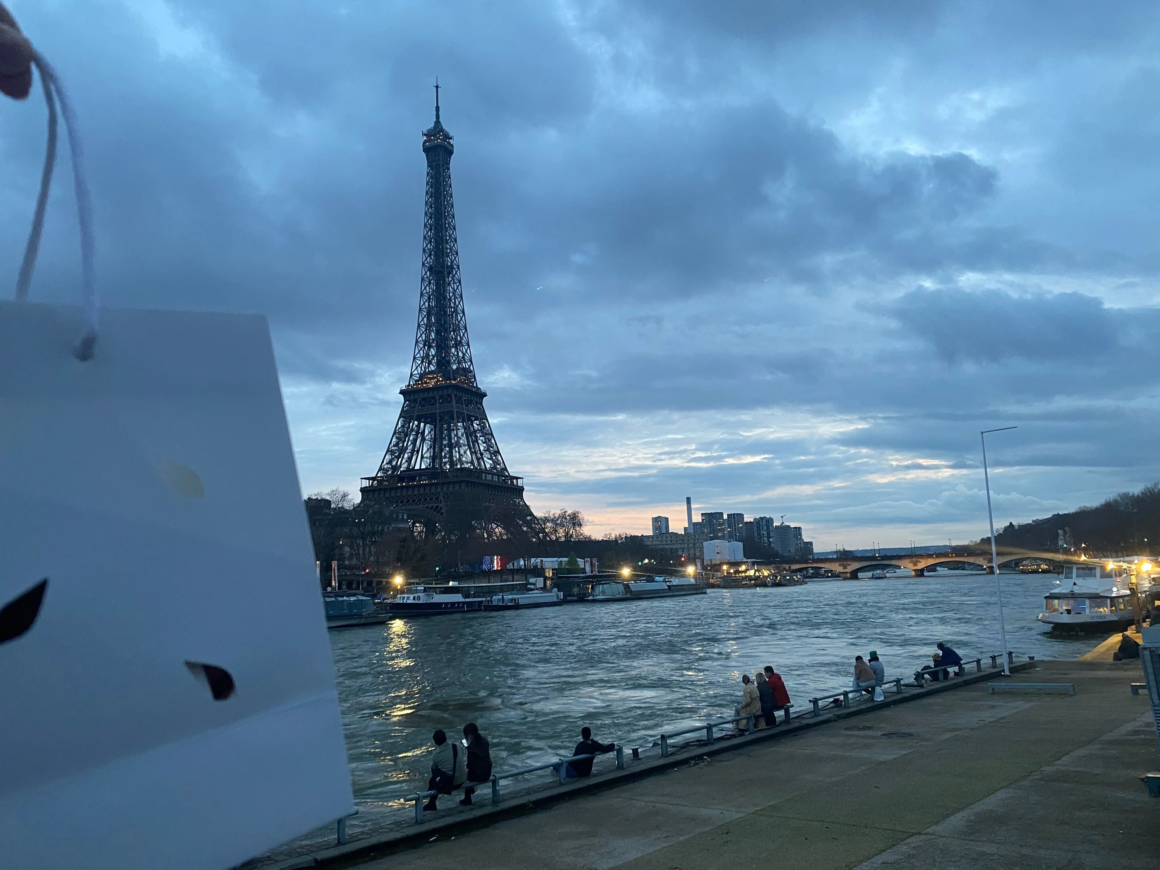 フランス・パリ 【1日街散策】エッフェル塔のシャンパンフラッシュは