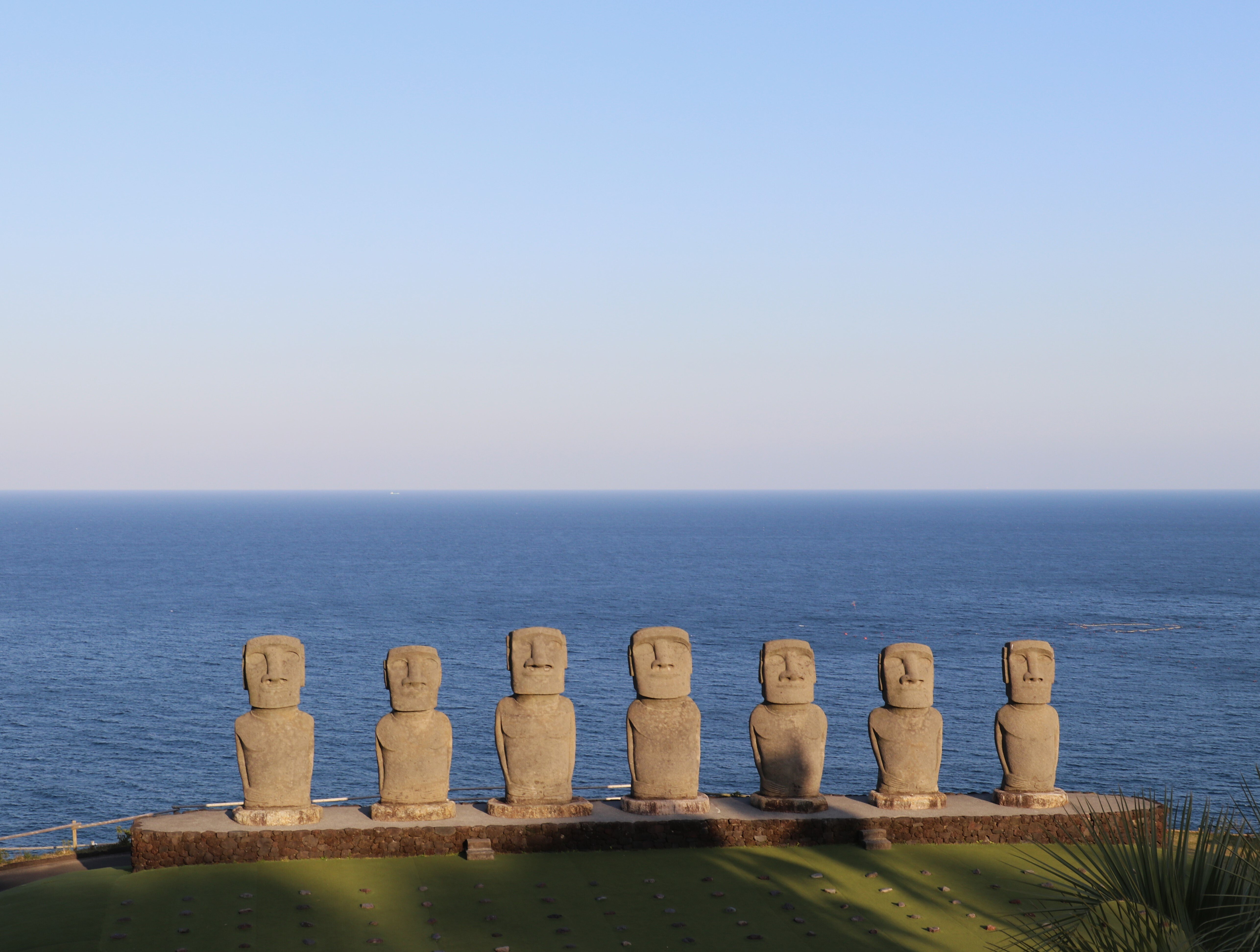 モアイ出品　その他の方の購入はご遠慮ください。 本物のモアイ像は、さんさん商店街から車で5分【キラキラ丼完食後は