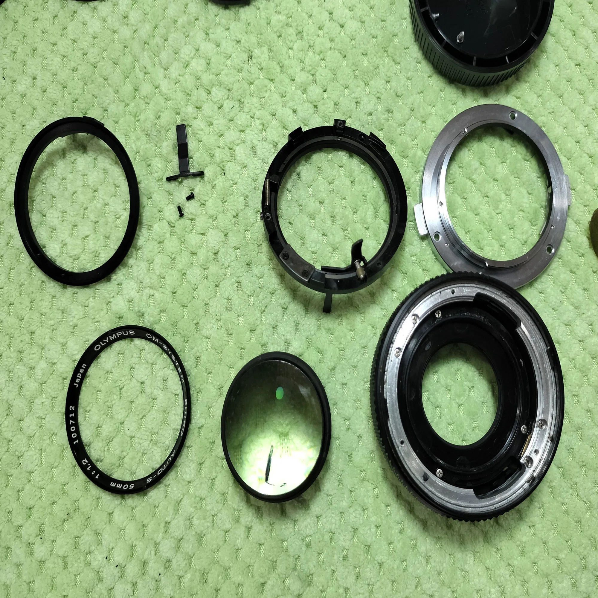 Olympus OM-SYSTEM 50, 55mm F/1.2の分解｜フィルムカメラ修理のアクア 