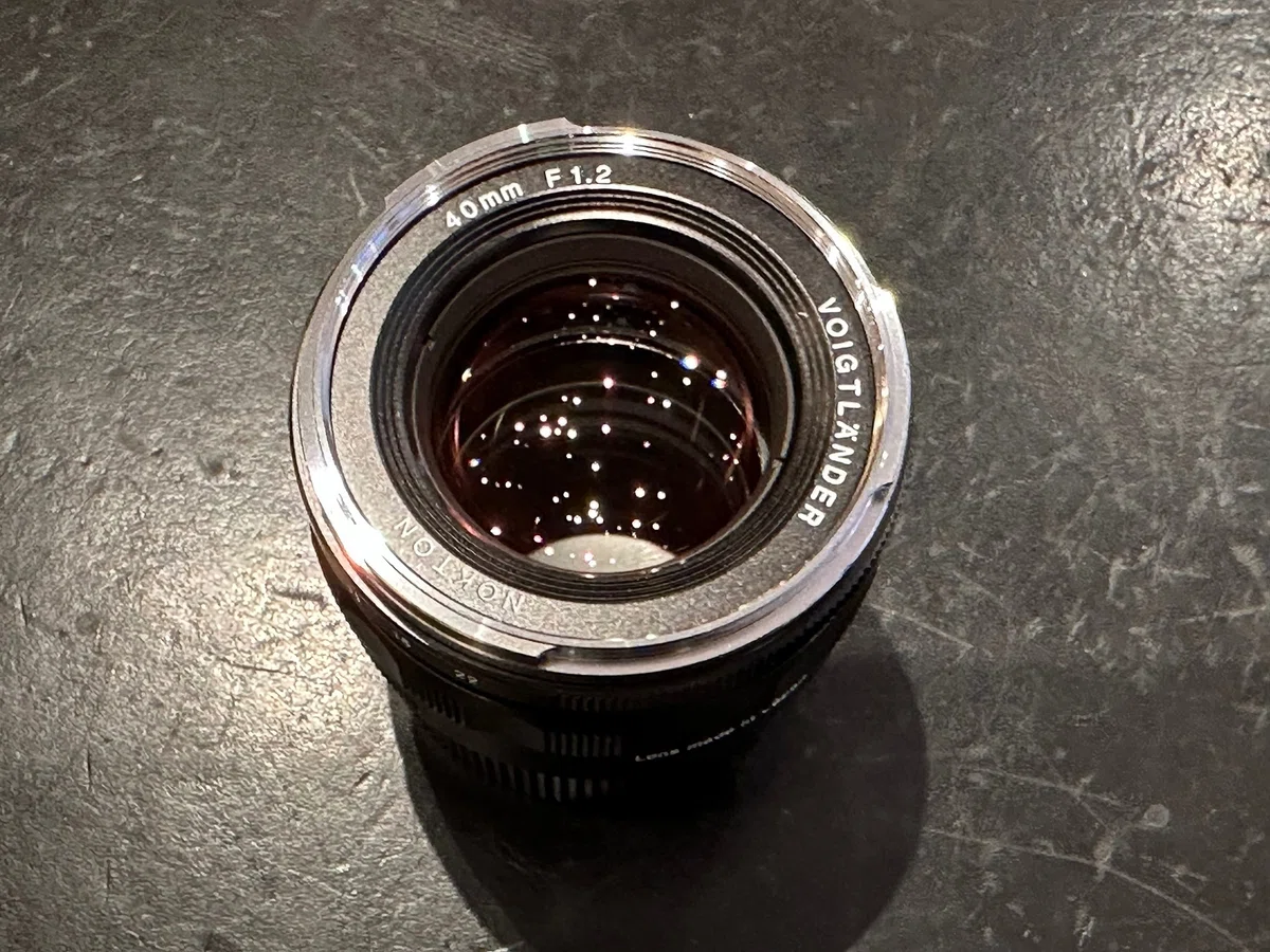 実写レビュー】初めてのMFレンズはフォクトレンダー40mm F1.2が 