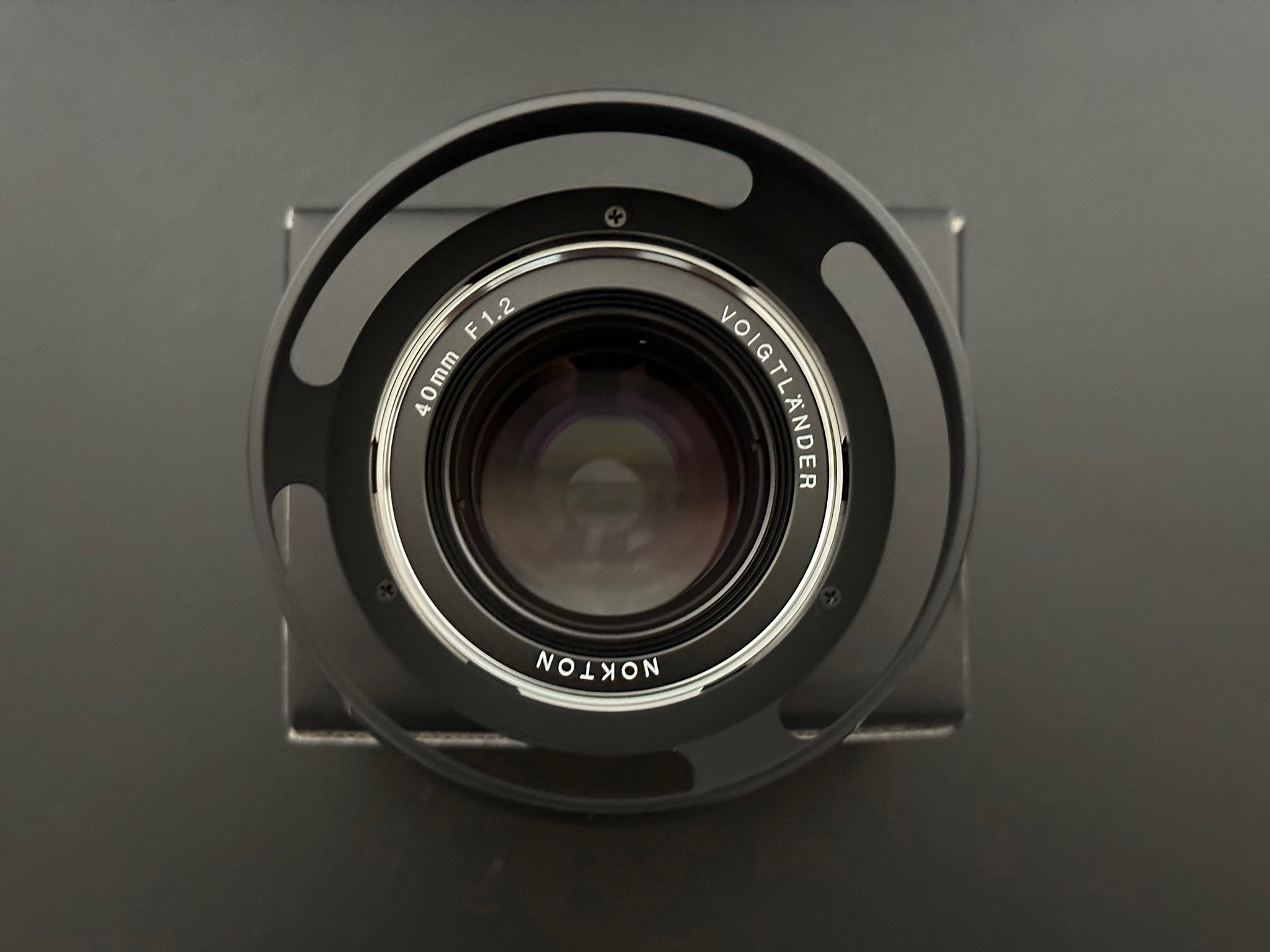 実写レビュー】初めてのMFレンズはフォクトレンダー40mm F1.2が