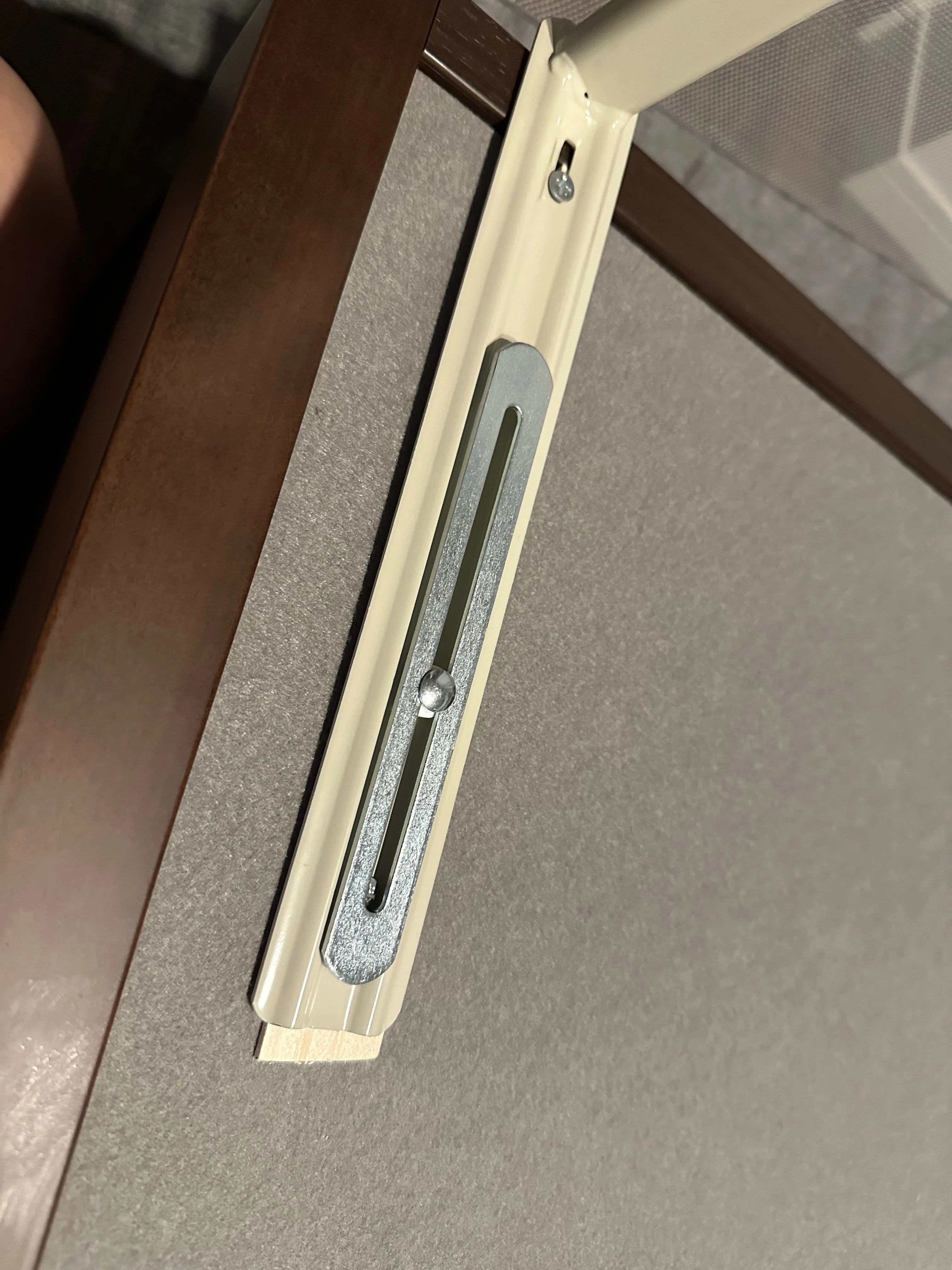 0歳ベビーベッド卒業 収納型ベッドでもネジ止めベッドガードを諦めない 