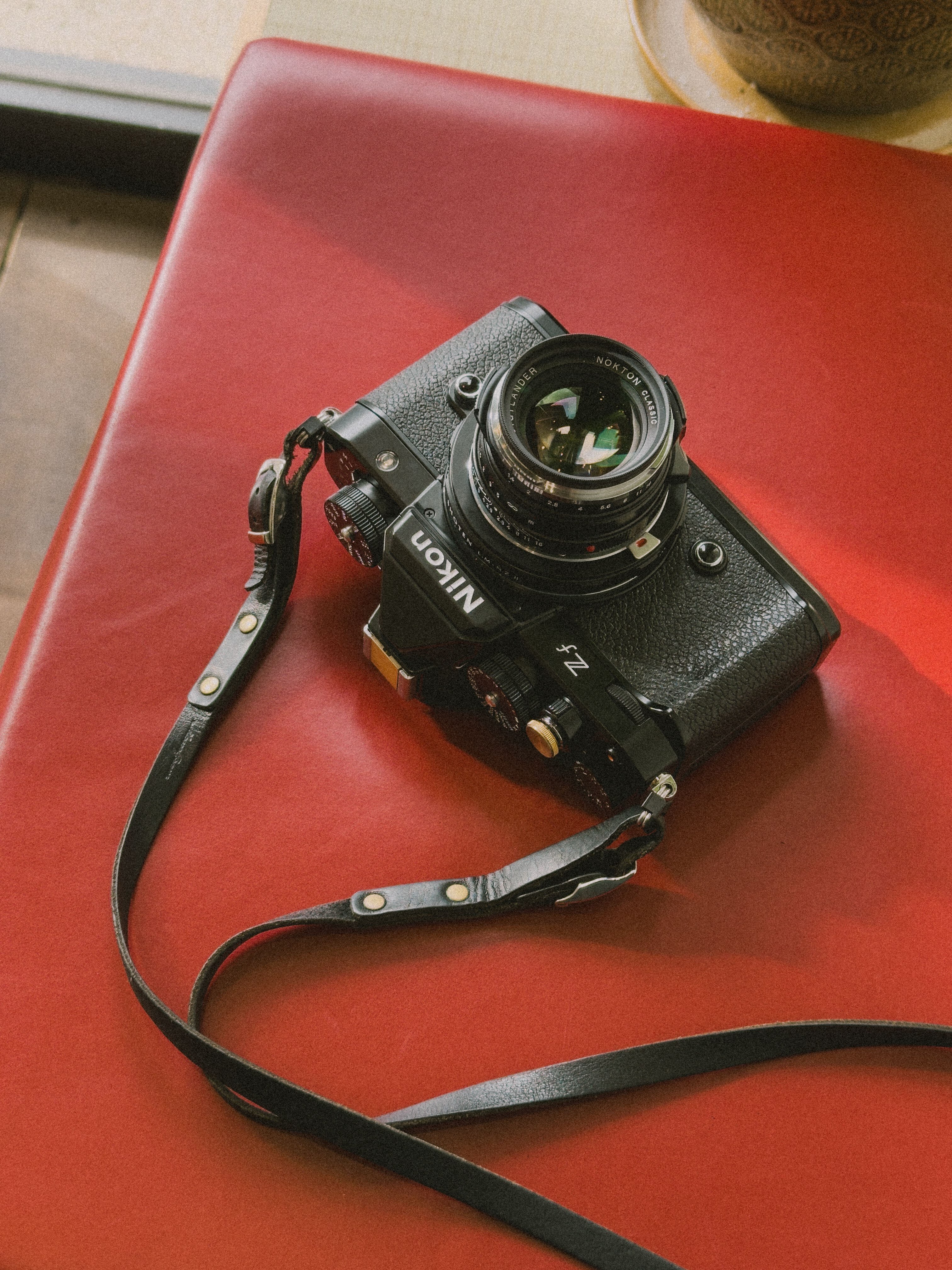 Nikon Zf - 新しい。懐かしい。心地いい。｜スティーーーブ